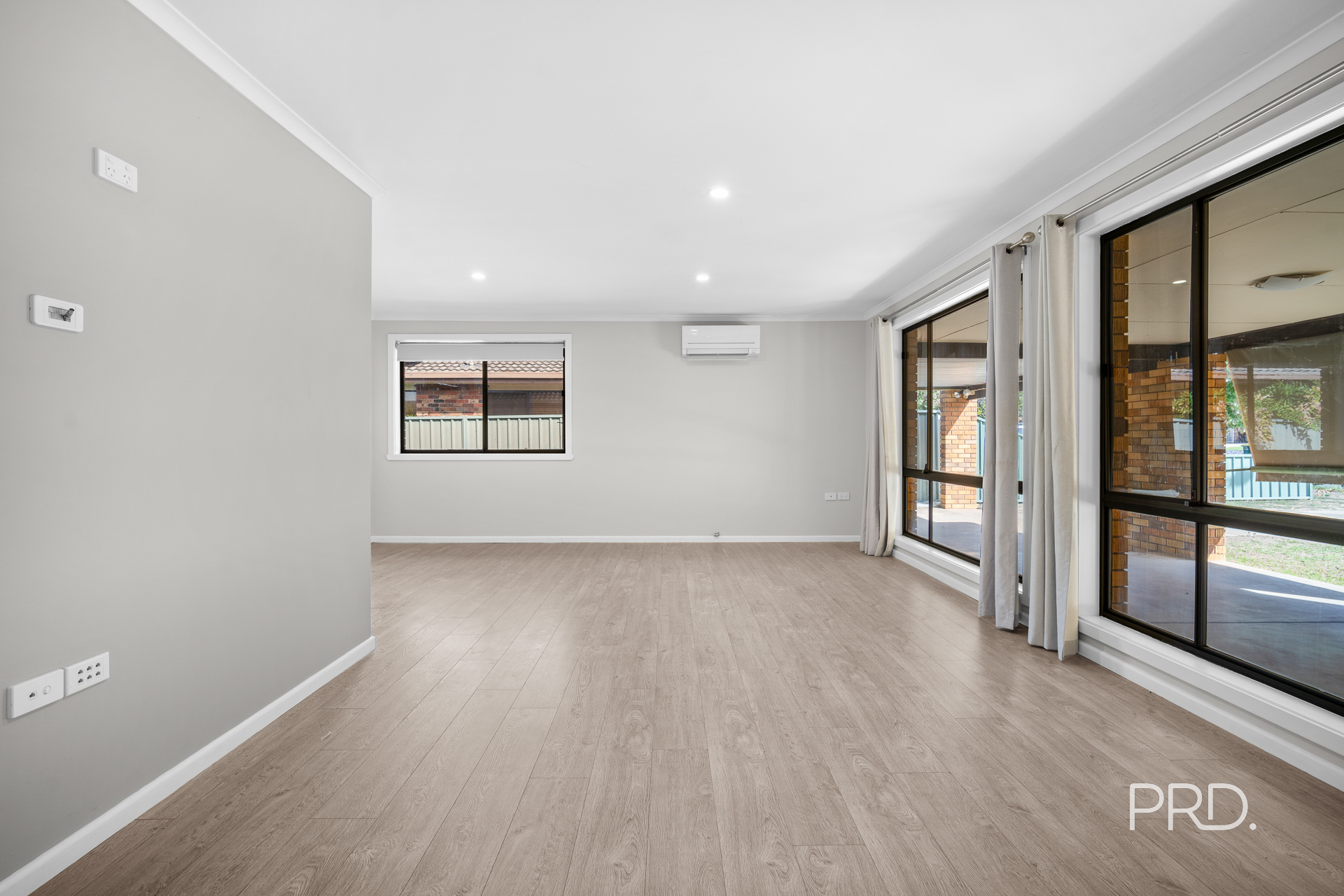 21 Pinaroo Drive, Glenfield Park, NSW 2650 - Image 2