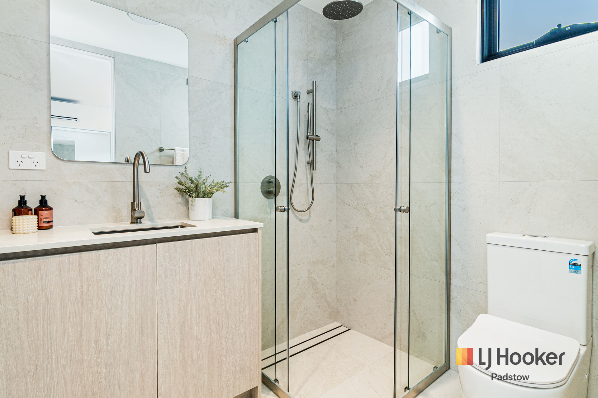 6-bedroom unit at 31 Faraday Road, Padstow, NSW 2211, Canterbury-Bankstown, New South Wales