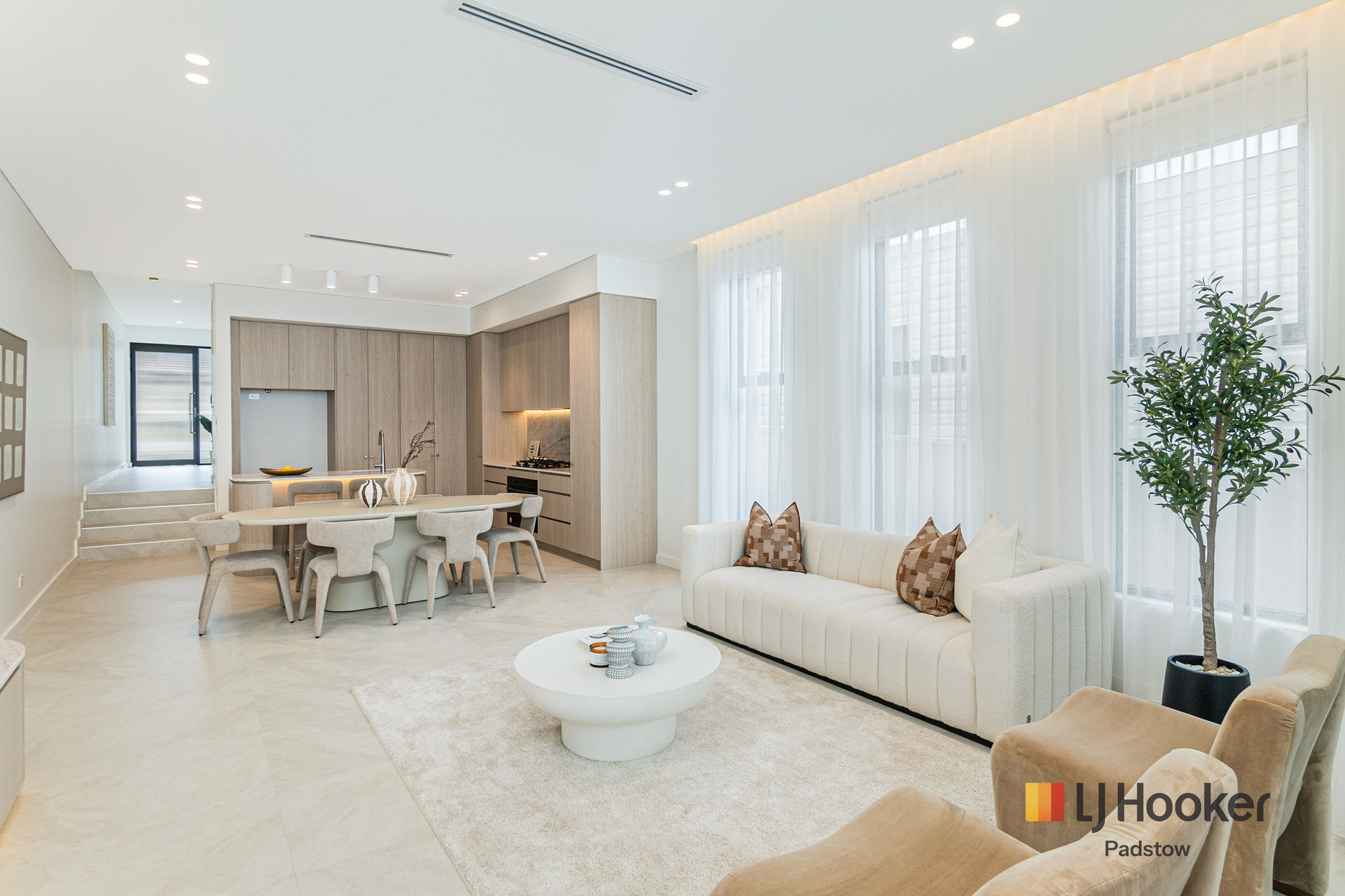 6-bedroom unit at 31 Faraday Road, Padstow, NSW 2211, Canterbury-Bankstown, New South Wales