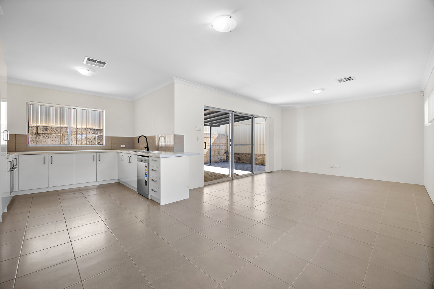 4 10 DUKE STREET, BENTLEY WA 6102 - Image 2