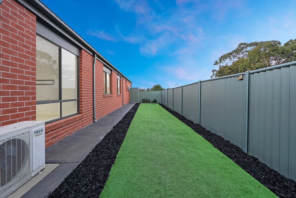 29 HECTOR DRIVE, Cranbourne VIC 3977 - Image 9