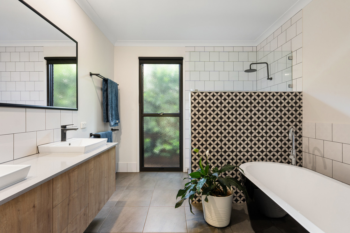 5-bedroom house at 19 COVENTRY COURT, Mount Lofty QLD 4350, Toowoomba, Queensland