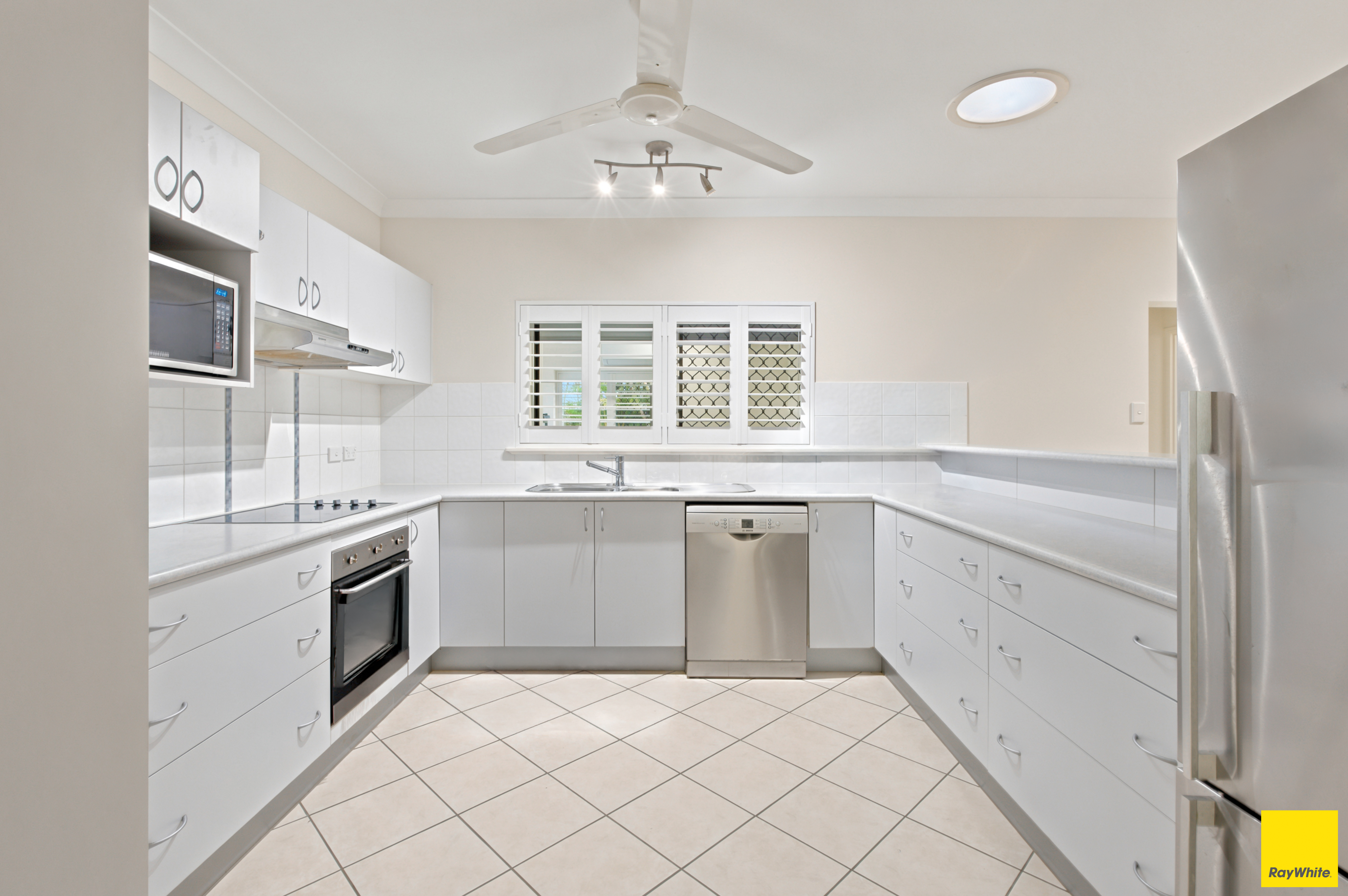 25 Surtees Close, Bentley Park, QLD 4869 - Image 3