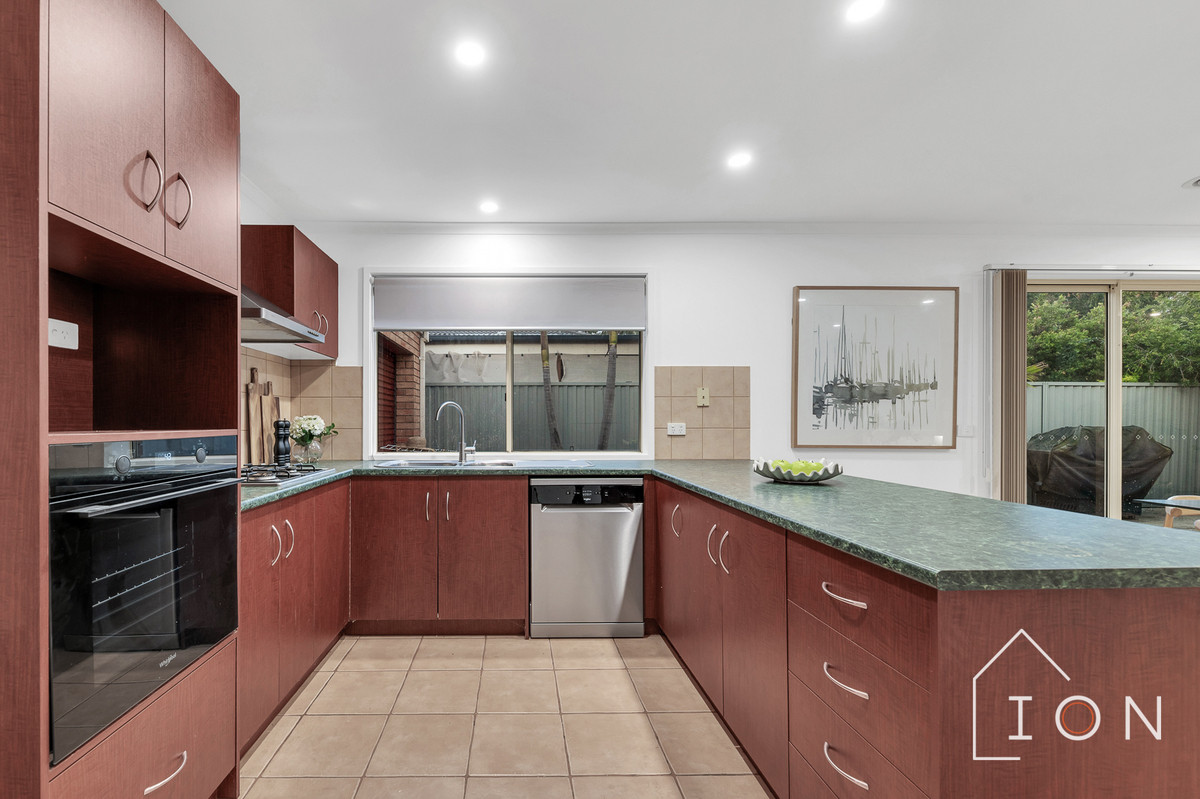 17 BRADFORD DRIVE, Cranbourne East VIC 3977 - Image 8