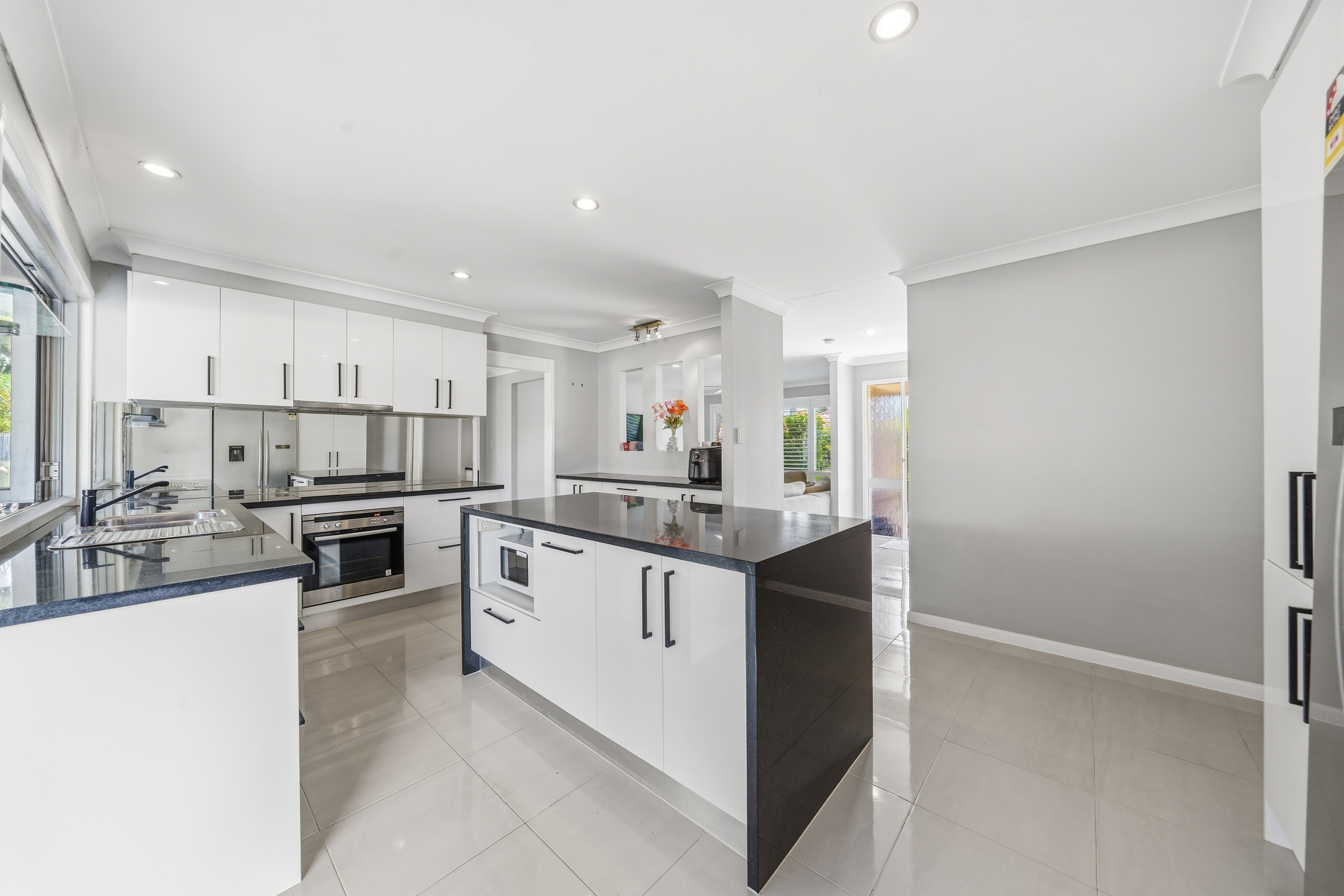 6 THORNBILL PLACE, Burleigh Waters QLD 4220 - Image 6