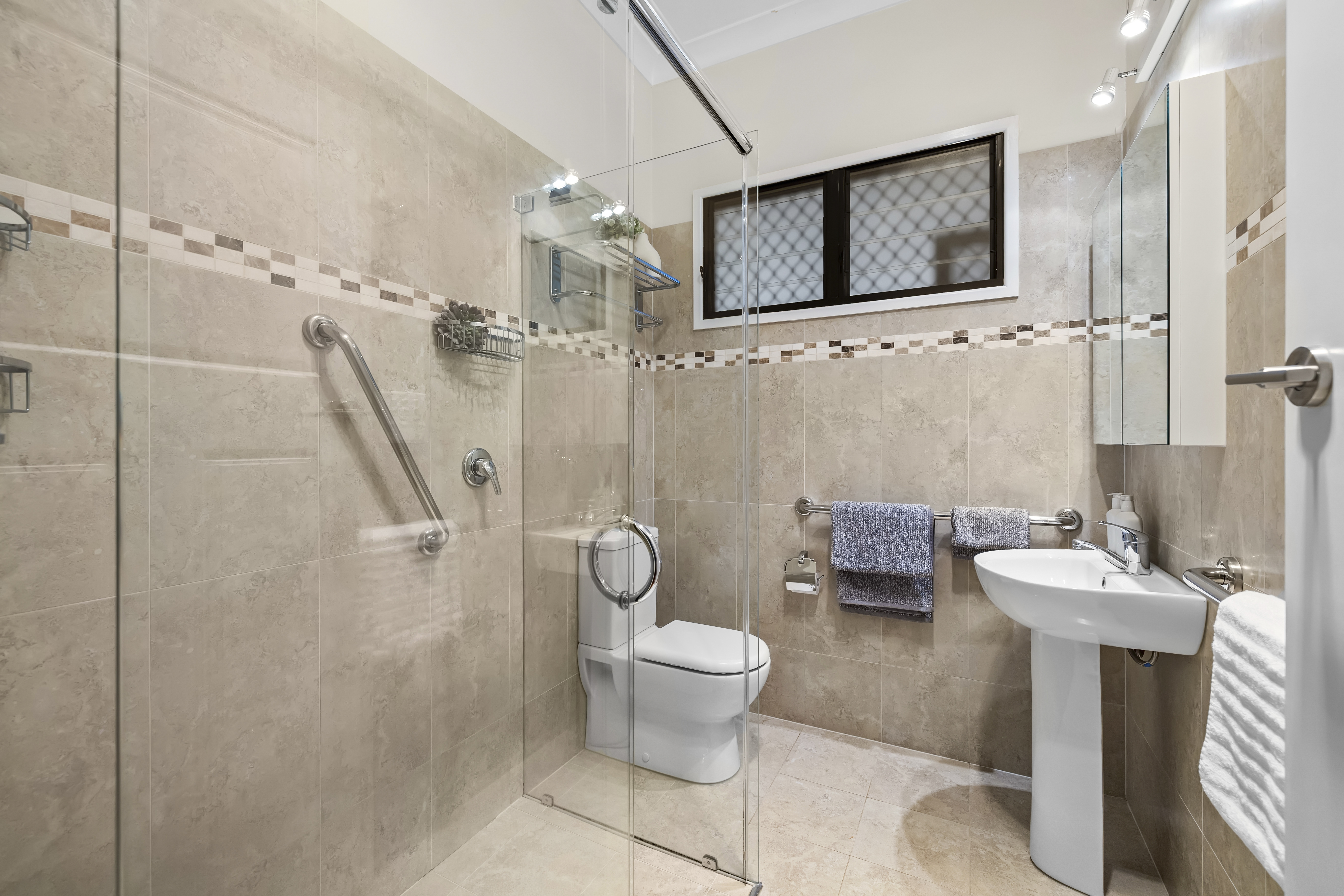 68 SUTLING STREET, Chapel Hill QLD 4069 - Image 7
