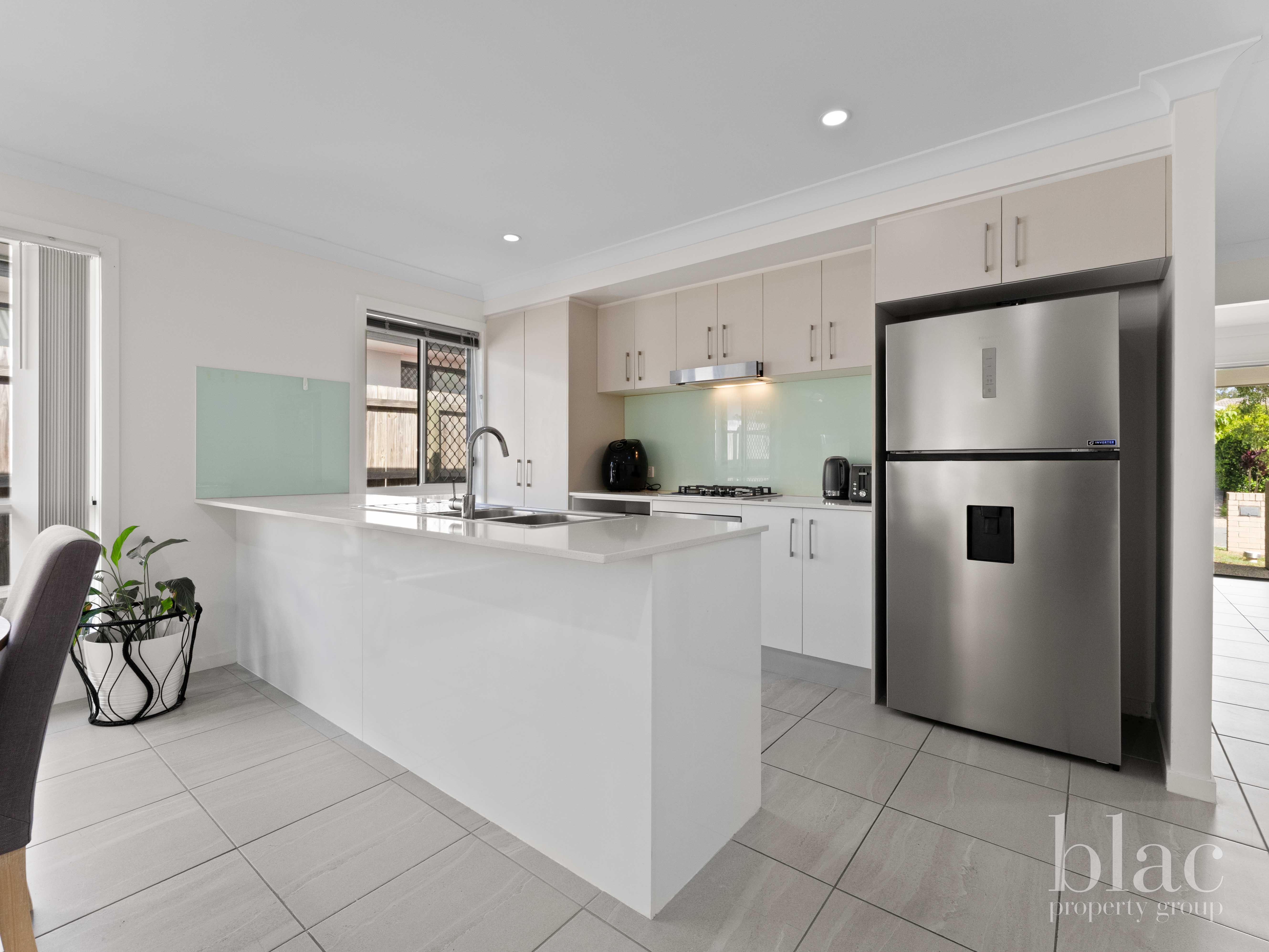 6 PEEL STREET, Holmview QLD 4207 - Image 2