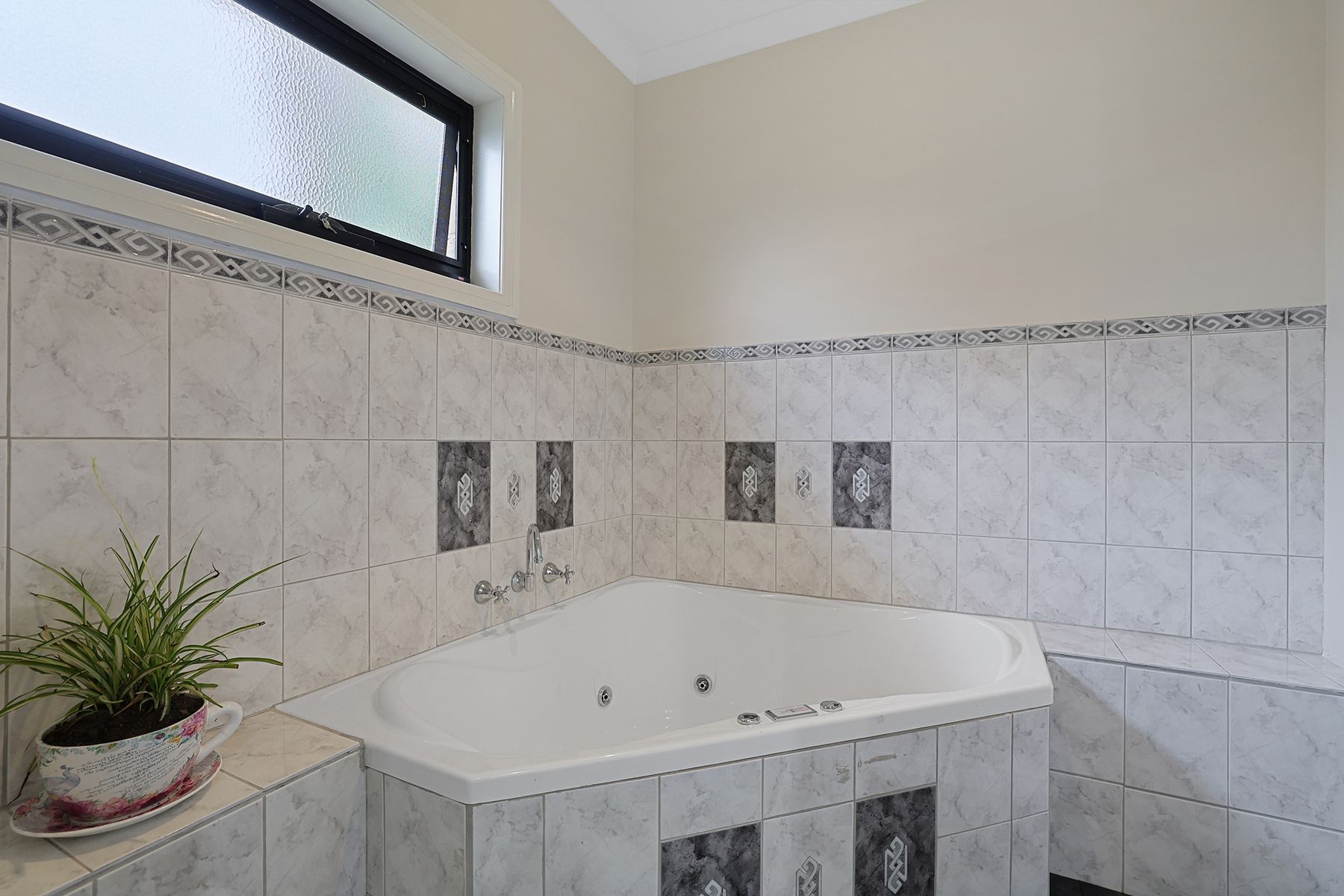 6-bedroom house at 23-25 Moe-Willow Grove Road, Willow Grove, Vic, 3825, Baw Baw, Victoria