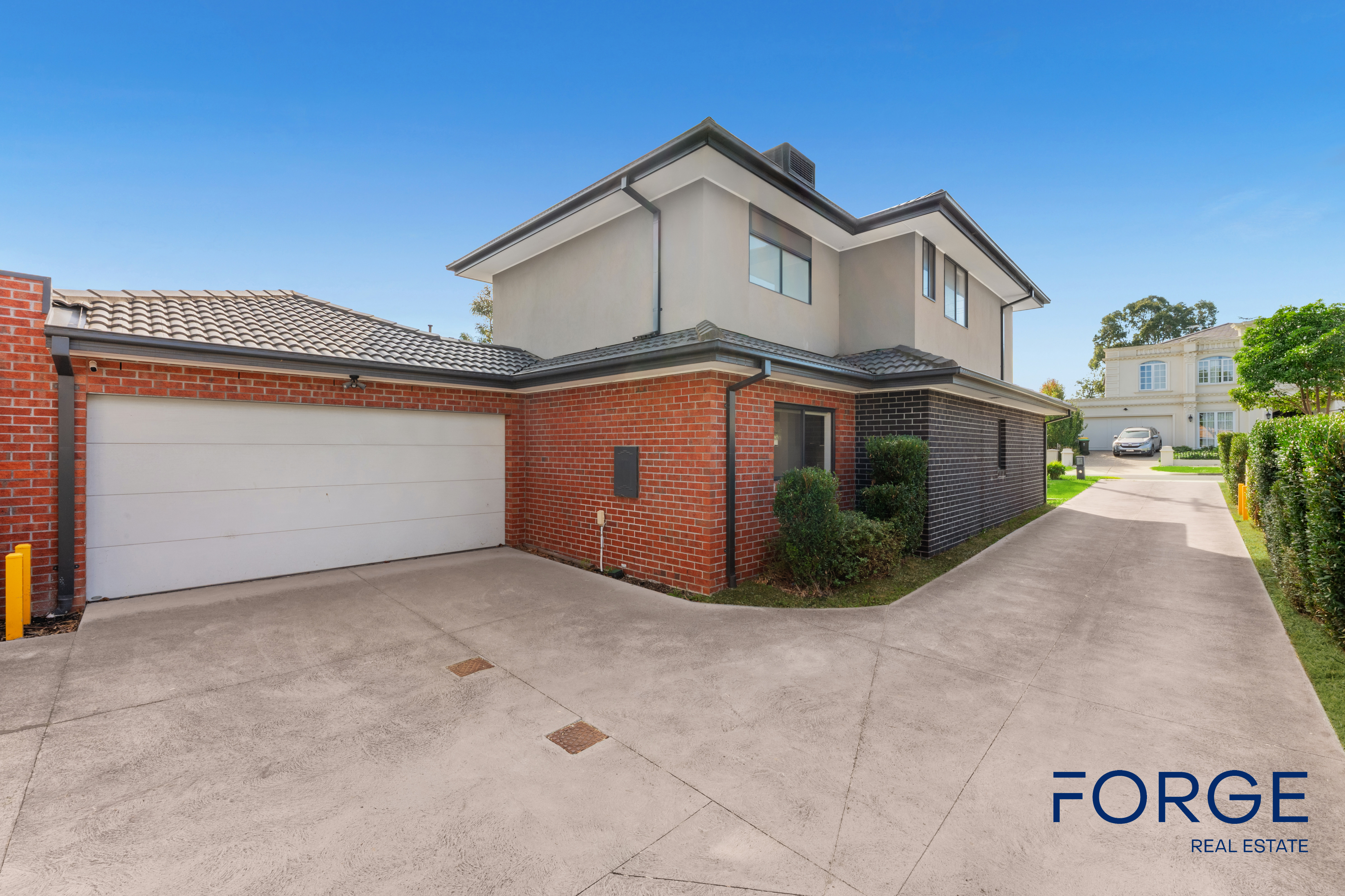 4-bedroom unit at UNIT 1 129 WINDELLA CRESCENT, Glen Waverley VIC 3150, Monash, Victoria