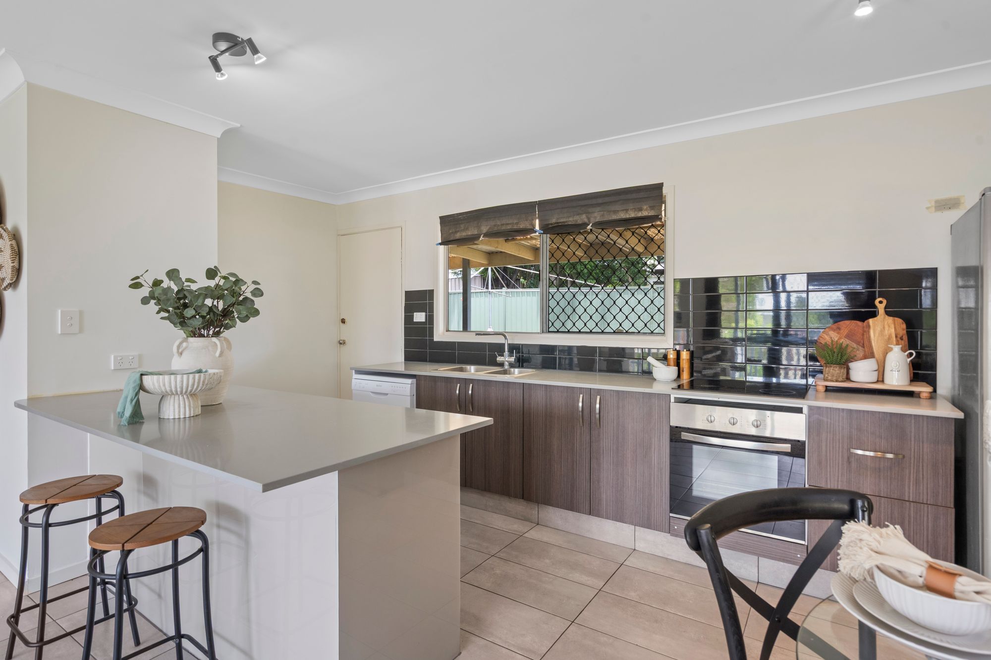 18 SKYLINE DRIVE, Kingston QLD 4114 - Image 8