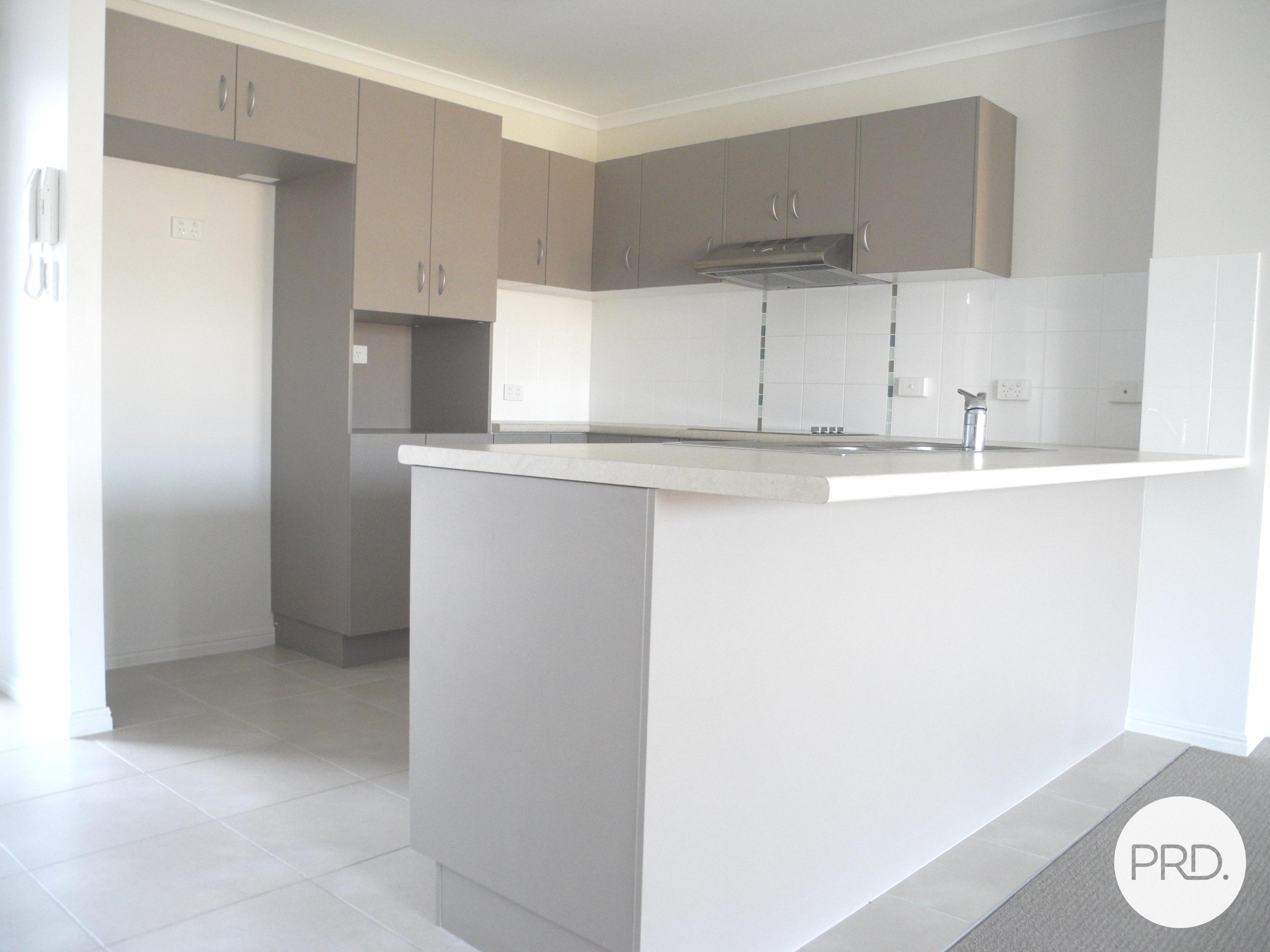 2 10 ARTHUR STREET, BOYNE ISLAND QLD 4680 - Image 2