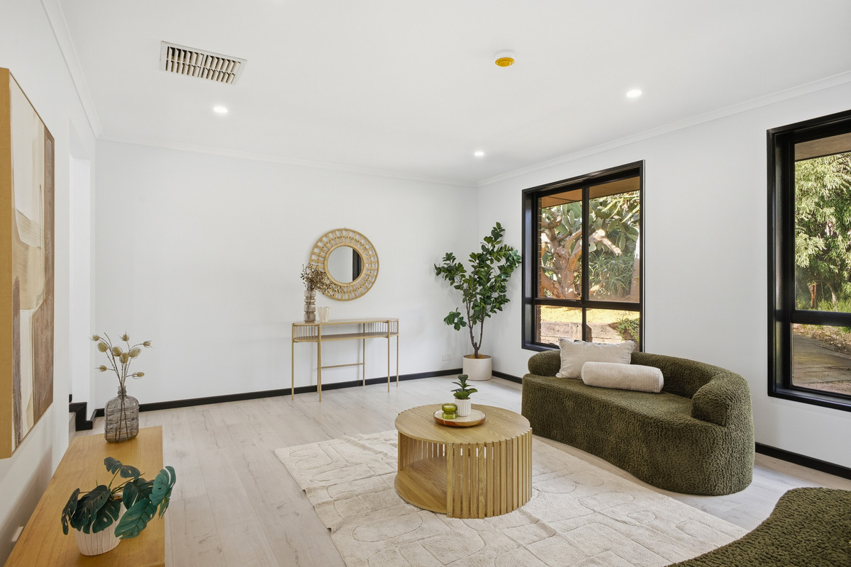 8 Wanbi Court, Craigmore, SA 5114 - Image 2