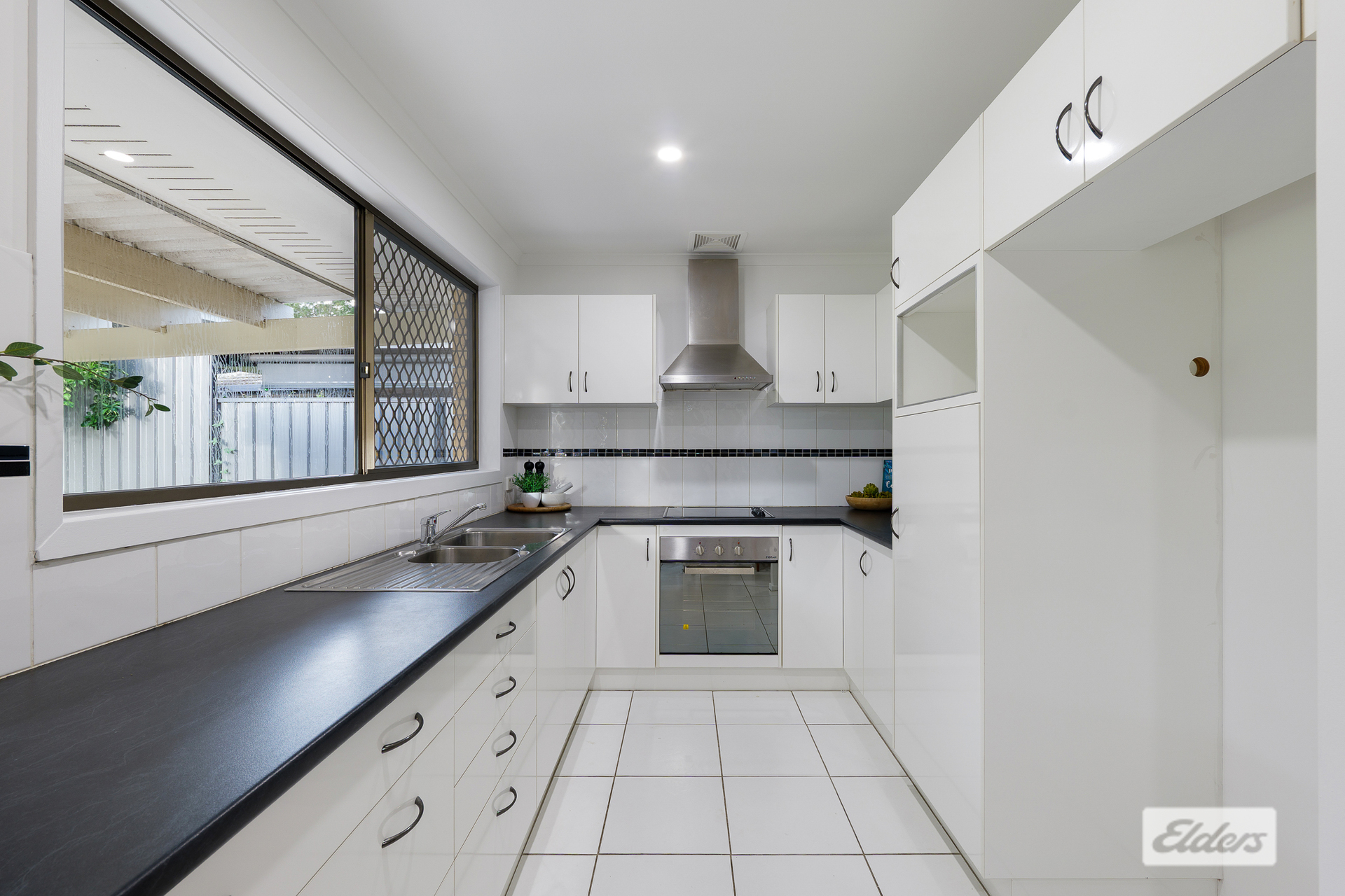 6 PETRINGA CRESCENT, Springwood QLD 4127 - Image 9