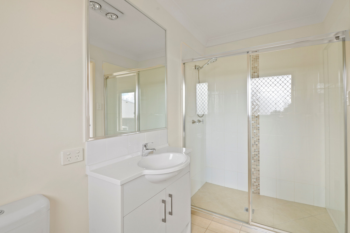 6-bedroom unit at 33 ALISTAIR STREET, Glenvale QLD 4350, Toowoomba, Queensland