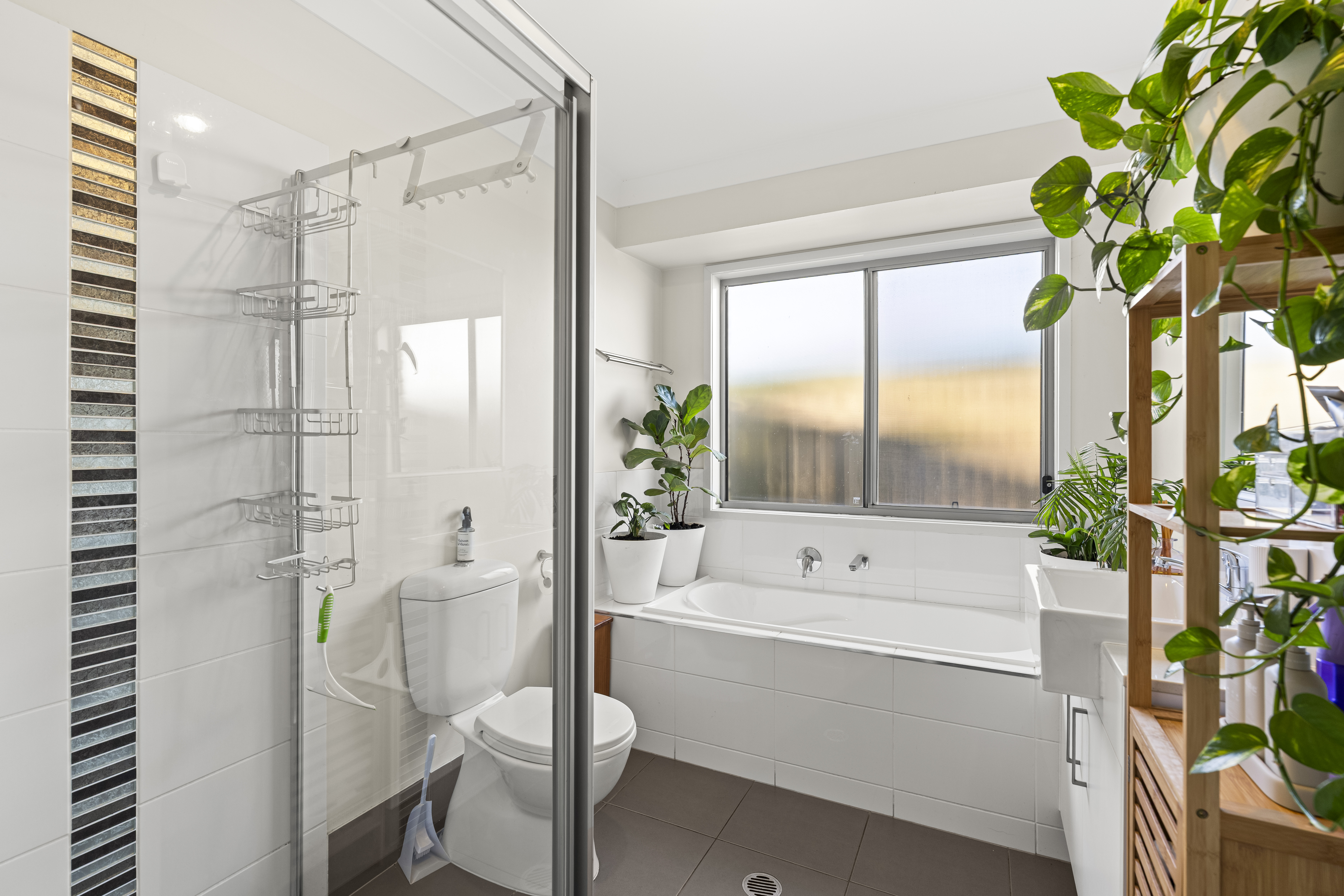 6-bedroom unit at 81 Cambooya Street, Drayton, QLD 4350, Toowoomba, Queensland