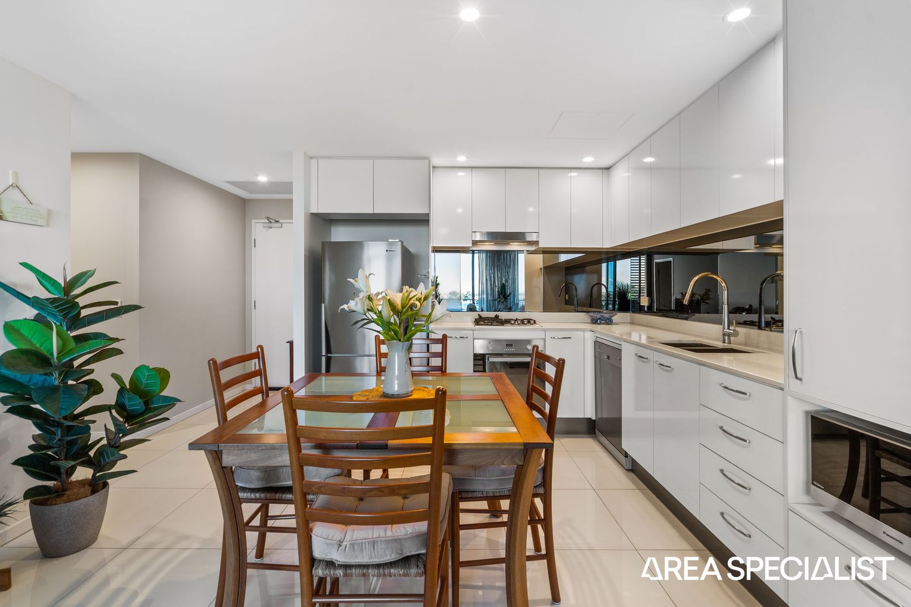 1406/5 Harbour Side Court, Biggera Waters, QLD 4216 - Image 6