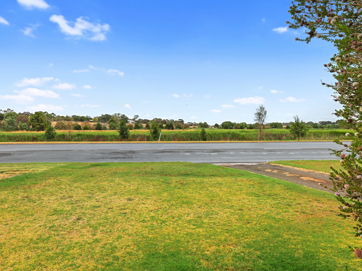 1-bedroom unit at 5 16 MT BAIMBRIDGE ROAD, HAMILTON VIC 3300, Southern Grampians, Victoria