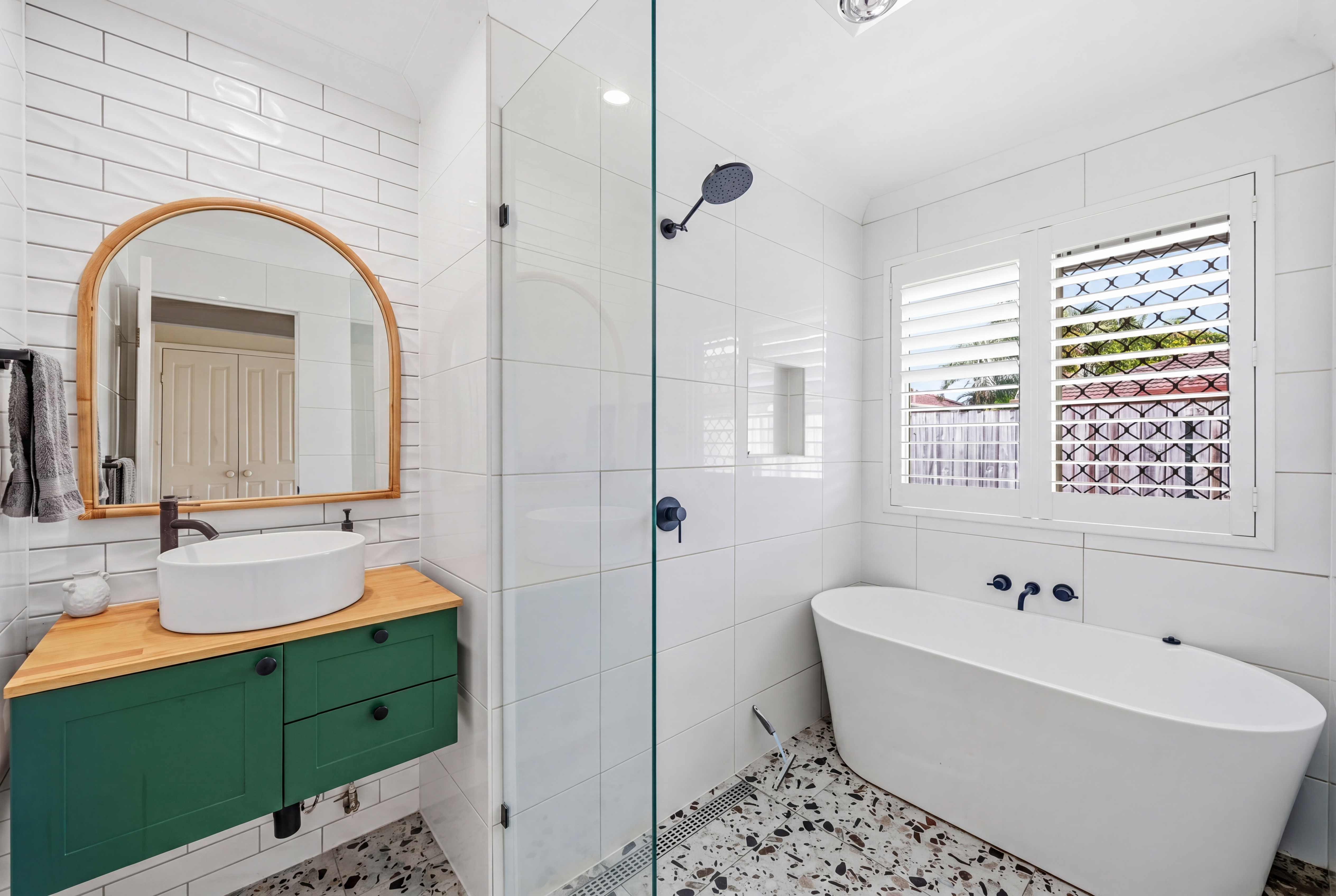 6 THORNBILL PLACE, Burleigh Waters QLD 4220 - Image 1