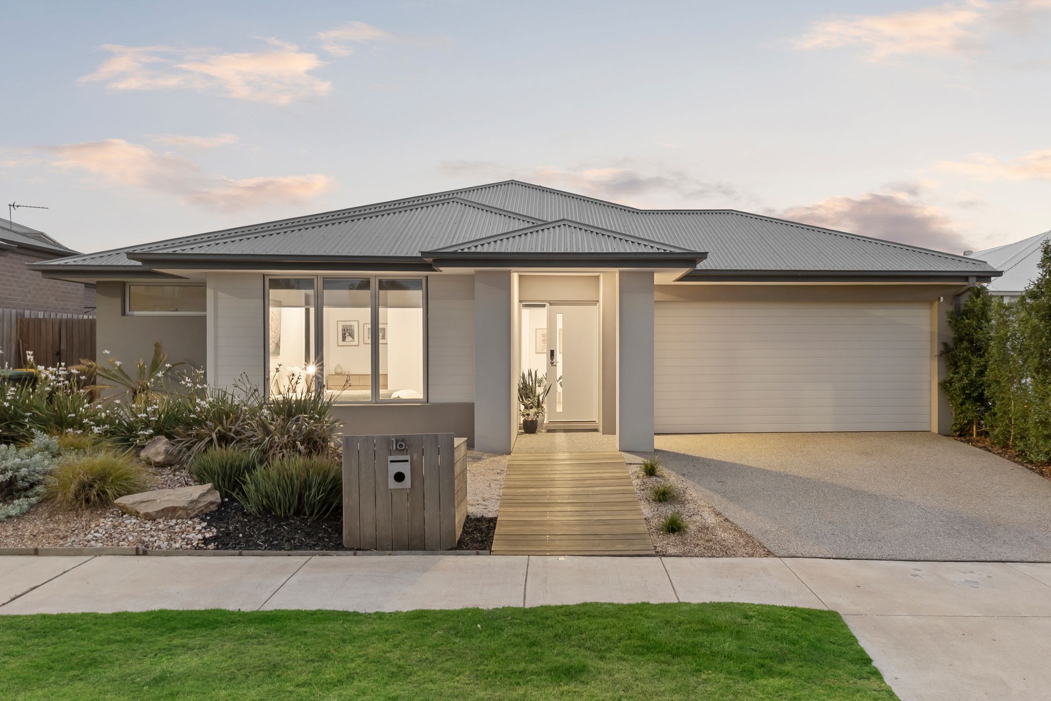 16 Shoalhaven Boulevard, Mount Duneed, VIC 3217 - Image 1