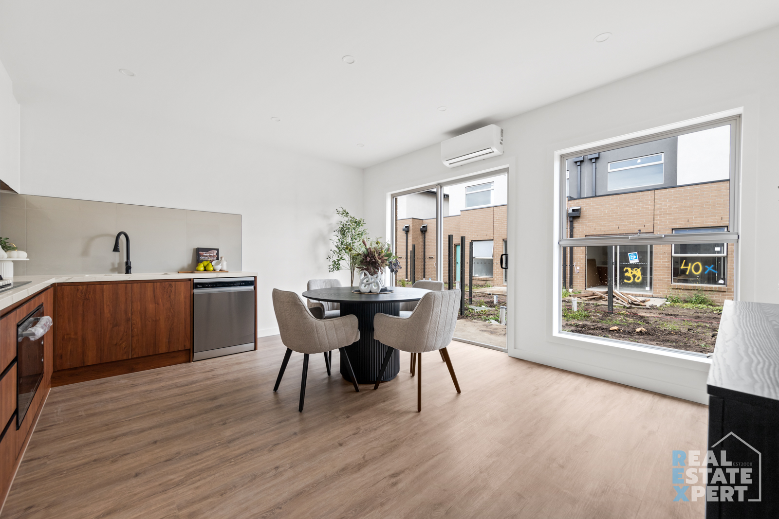 3-bedroom unit at 8 Tiger Way, Officer, VIC 3809, Cardinia, Victoria