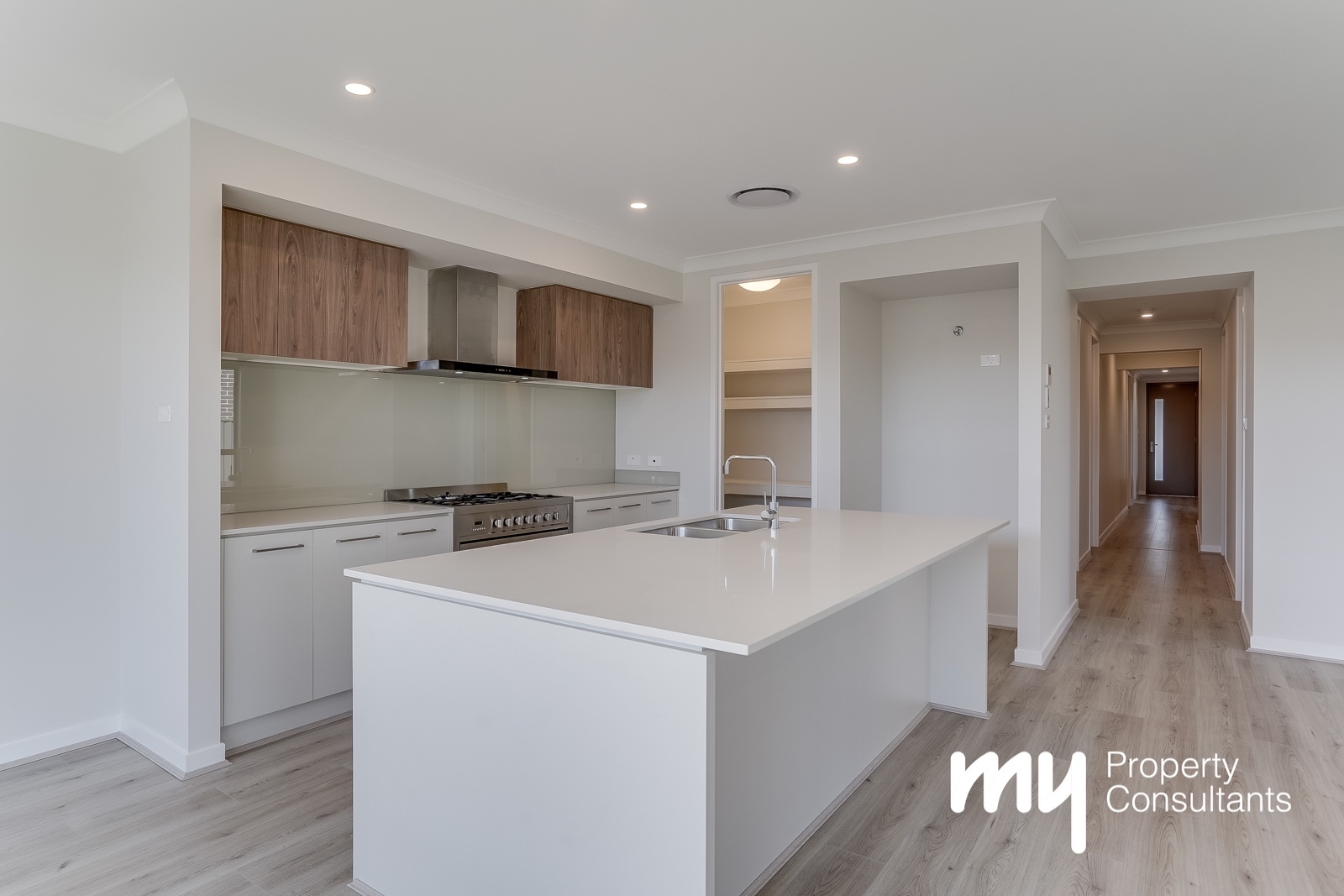 10 Cornforth Crescent, Catherine Field, NSW 2557 - Image 4