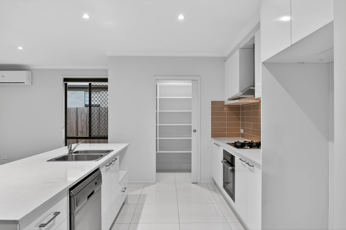 21 CAIRO WAY, Spring Mountain QLD 4300 - Image 7