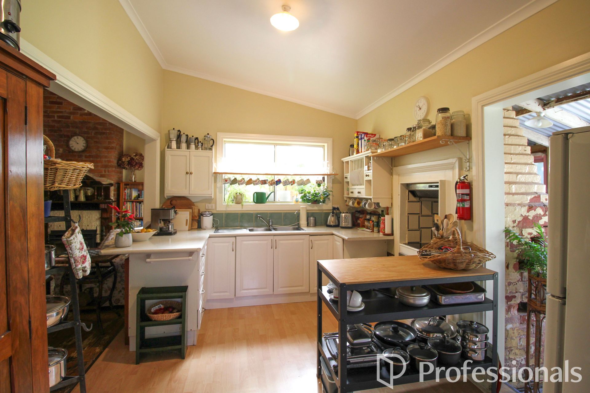 129 Commercial Road, Yarram, VIC 3971 - Image 4