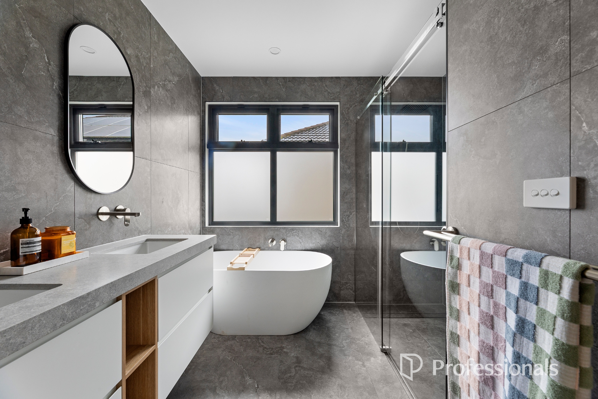 4-bedroom unit at 29B Castlewood Street, Bentleigh East, VIC 3165, Glen Eira, Victoria