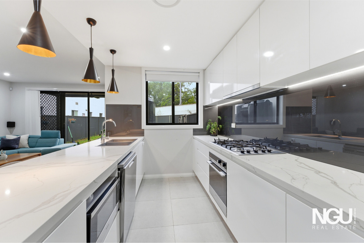 8 Holstein Close, Quakers Hill, NSW 2763 - Image 5