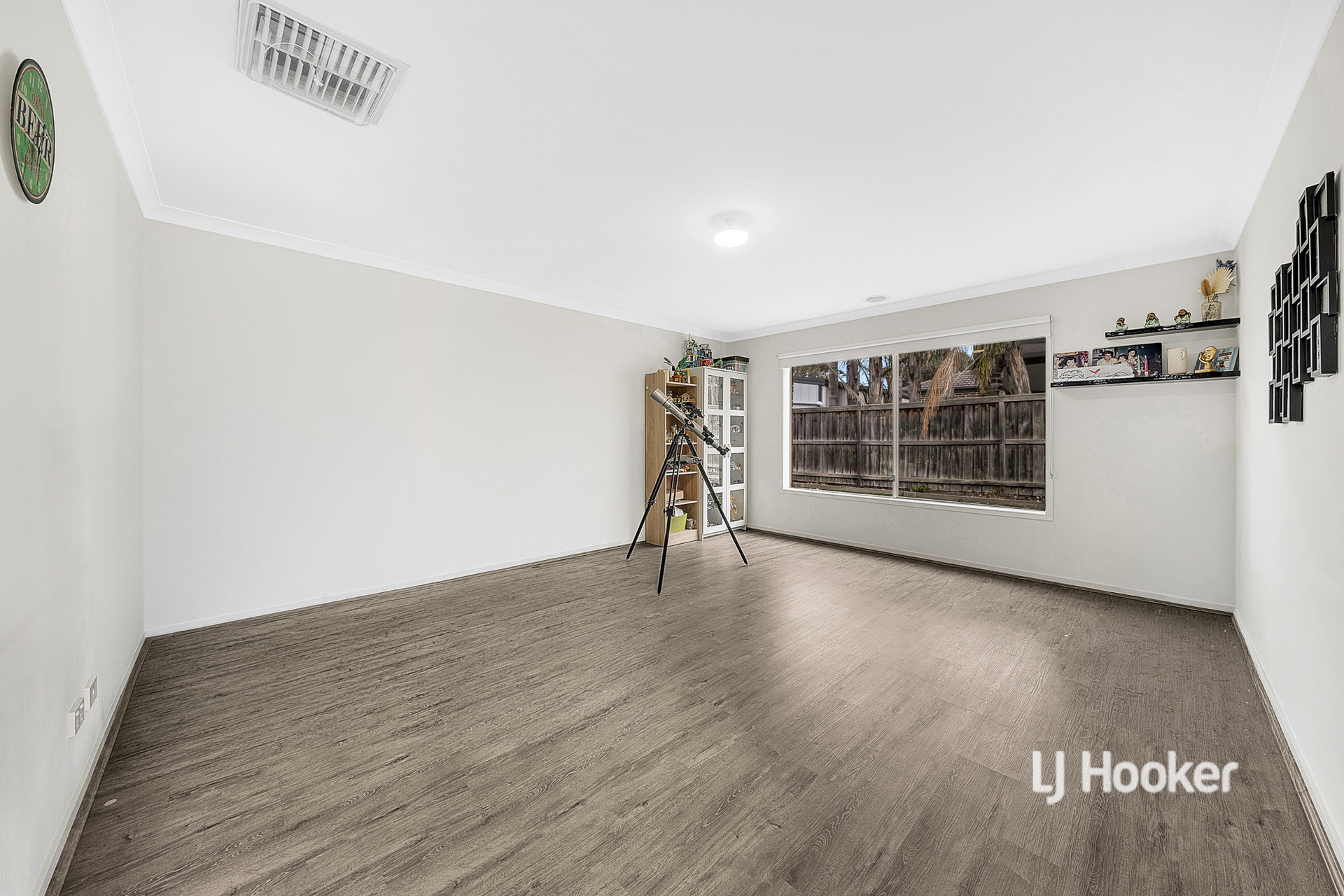27 DAN MORGAN DRIVE, Cranbourne East VIC 3977 - Image 9