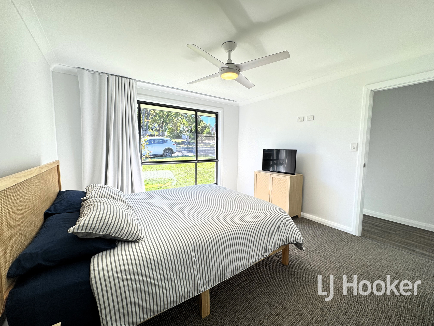 6-bedroom unit at 102 MOORE STREET, Inverell NSW 2360, Inverell, New South Wales