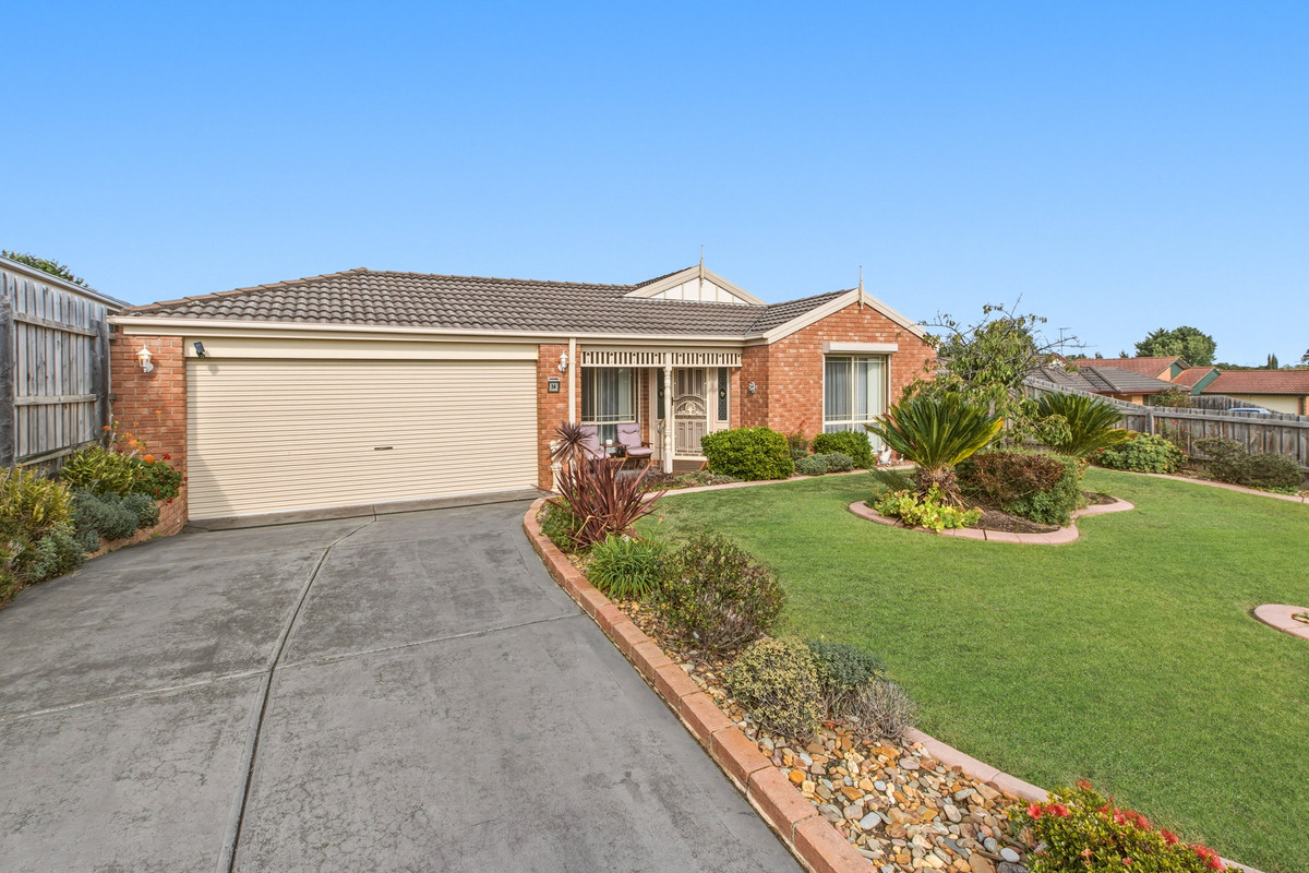 3-bedroom house at 34 Brentwood Drive, Cranbourne North, VIC 3977, Casey, Victoria