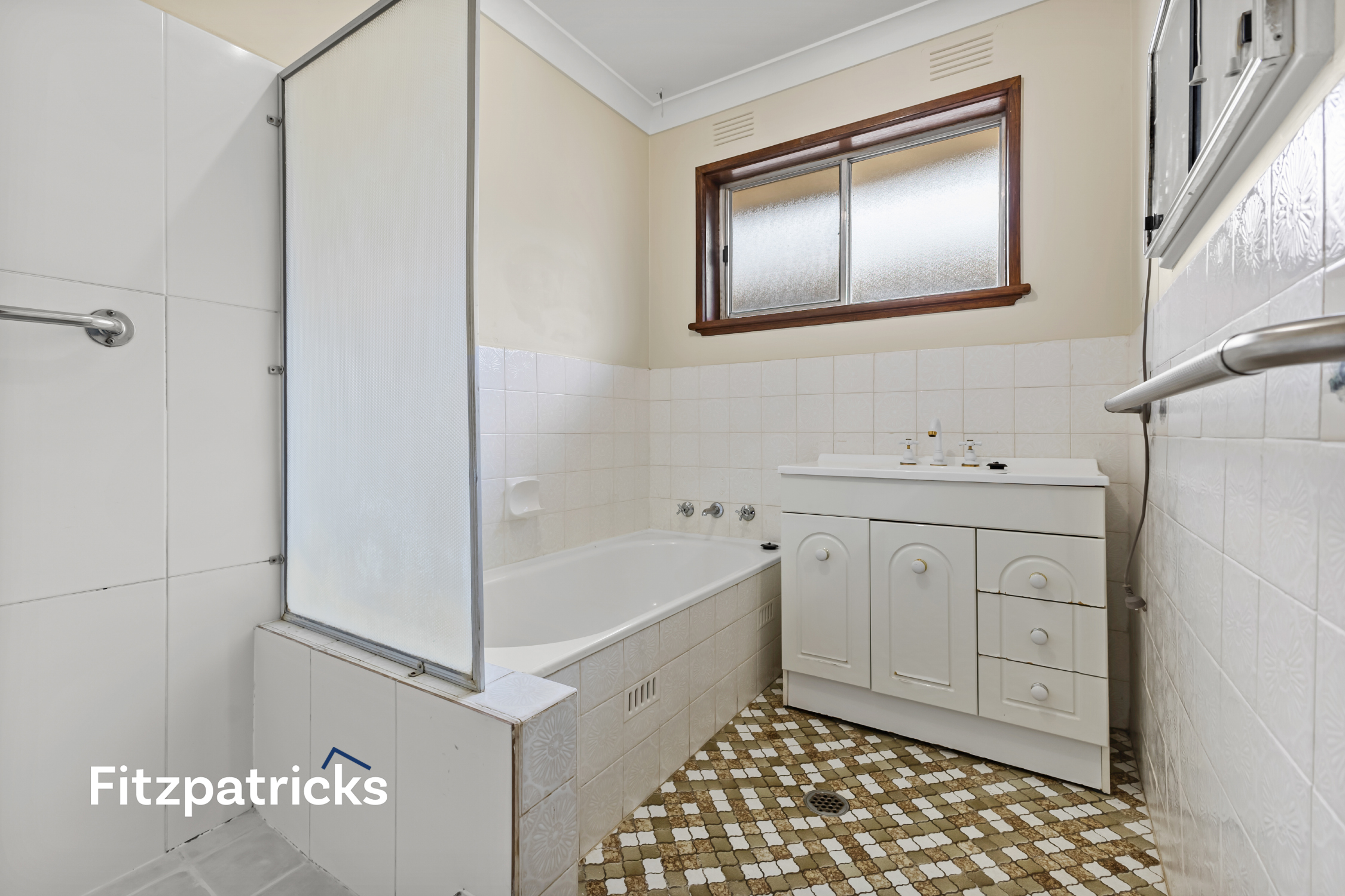 86 RAYE STREET, Tolland NSW 2650 - Image 10
