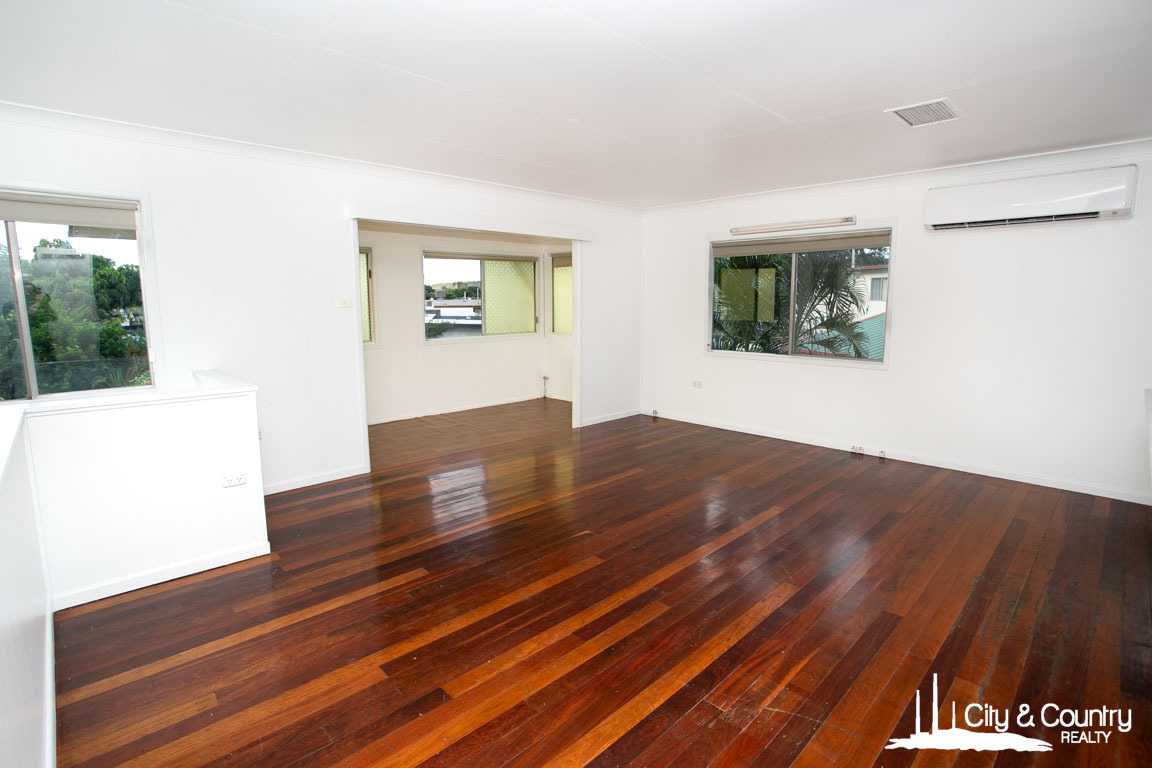 12 BANKS CRESCENT, Sunset QLD 4825 - Image 4
