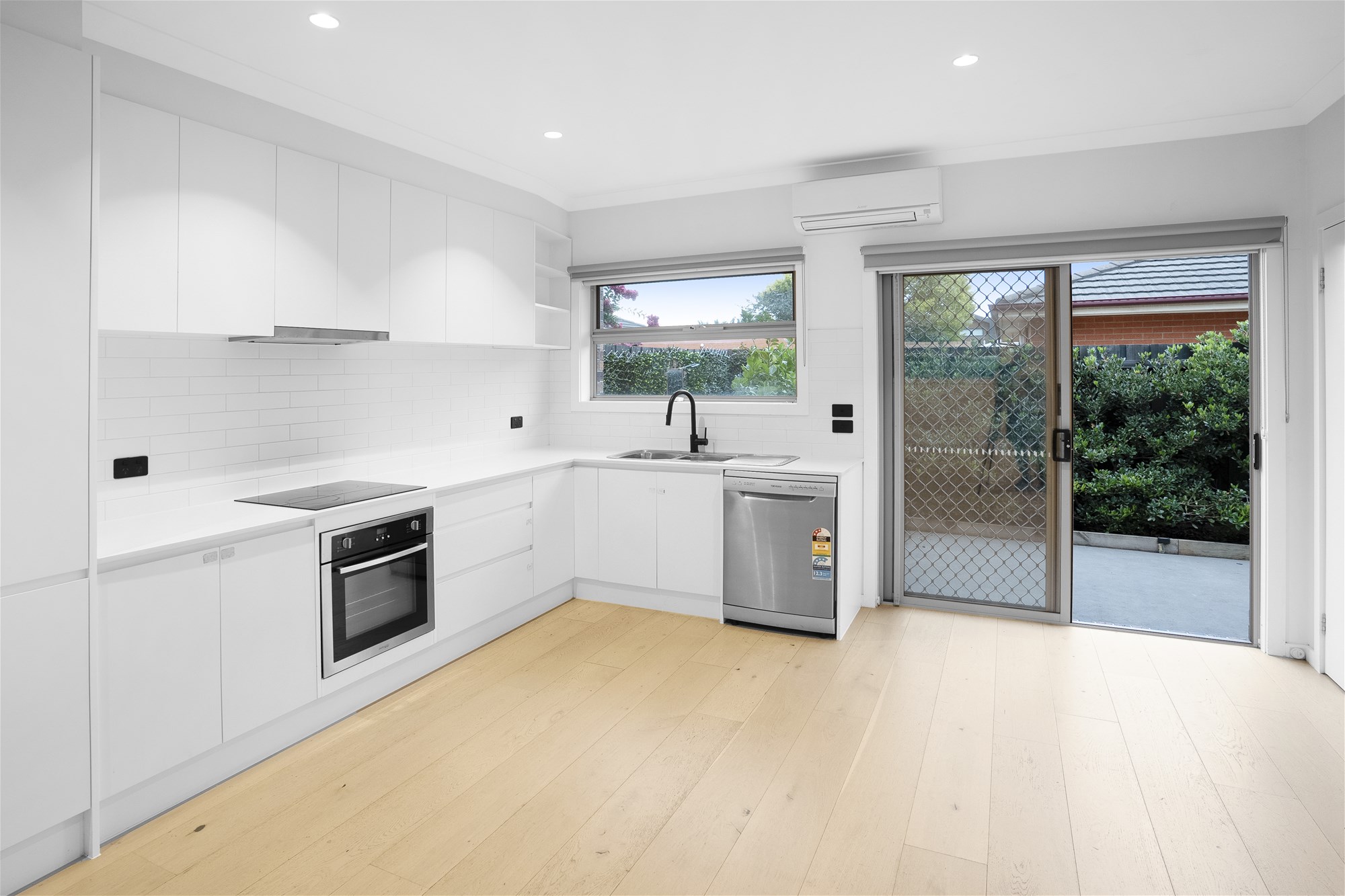 2 14 PLEASANT ROAD, THOMASTOWN VIC 3074 - Image 4