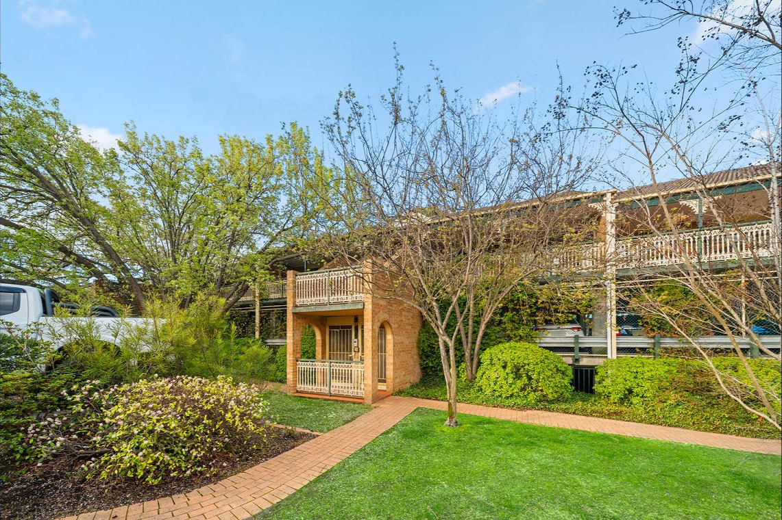 102/13 Sturt Avenue, Griffith, Act, 2603 - Image 2