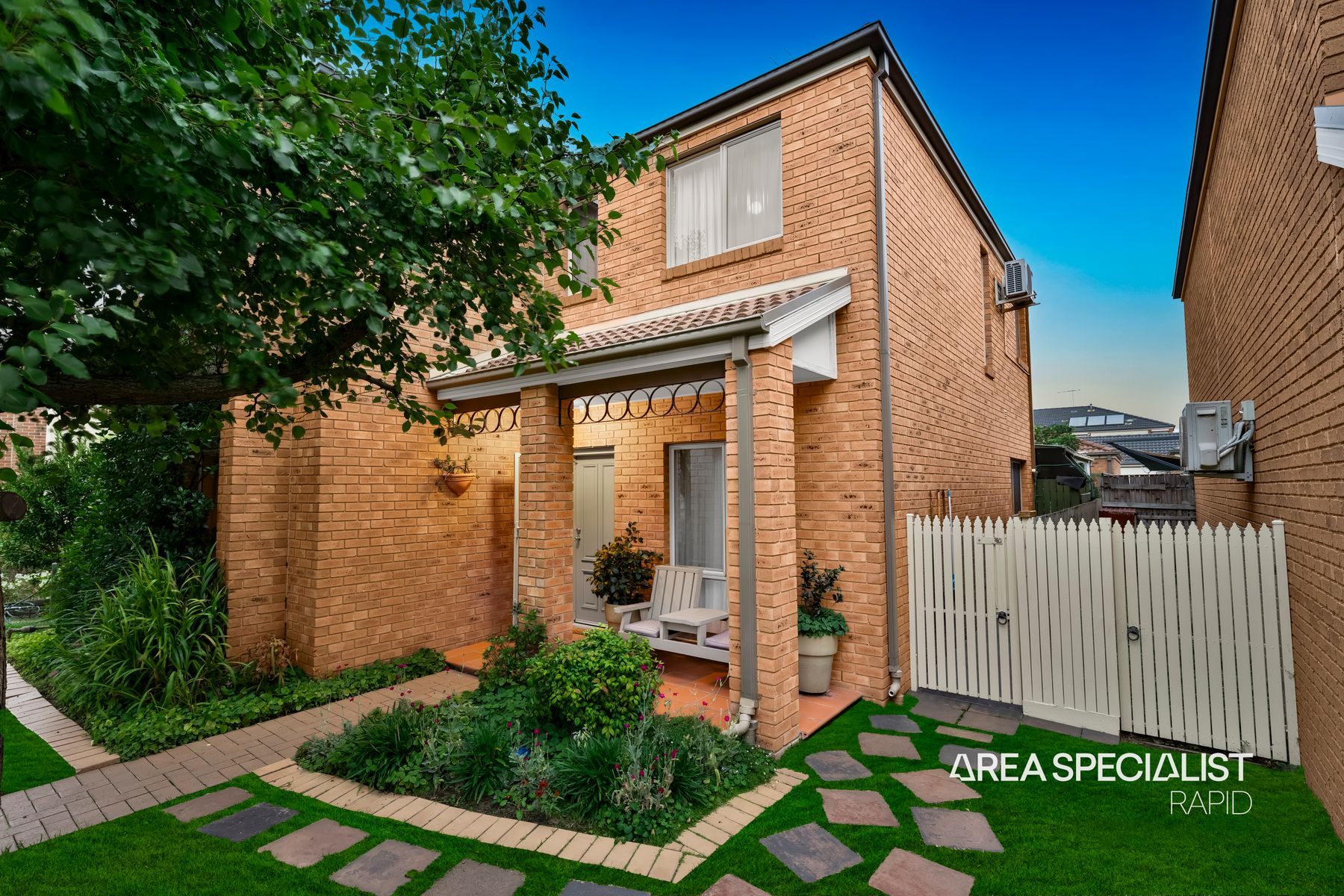 11 GABLES WALK, Narre Warren South VIC 3805 - Image 2