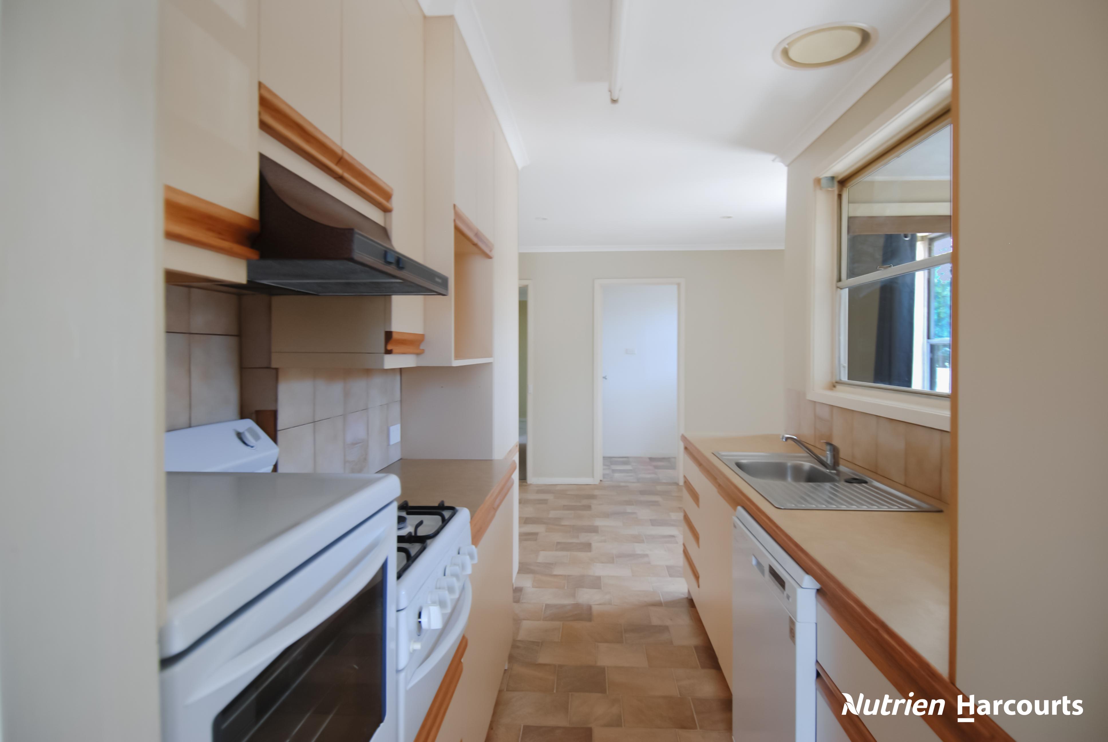 9 HYLAND CRESCENT, Yarram VIC 3971 - Image 9