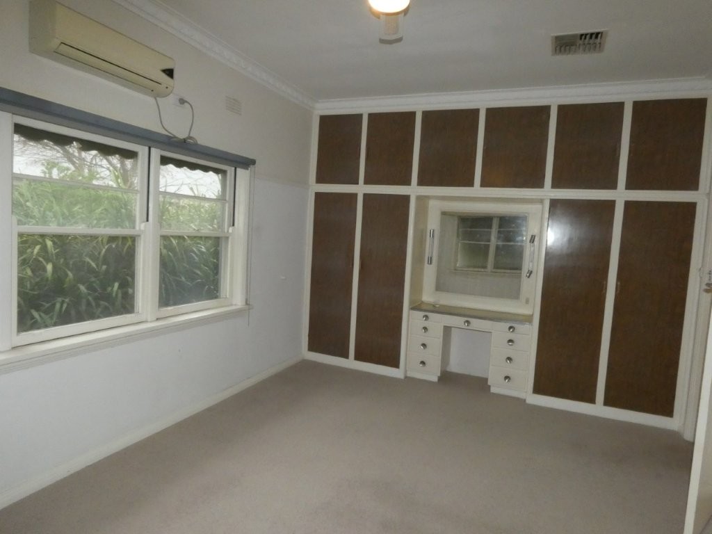 5-bedroom house at 43 Devereux Street, Warracknabeal, VIC 3393, Yarriambiack, Victoria