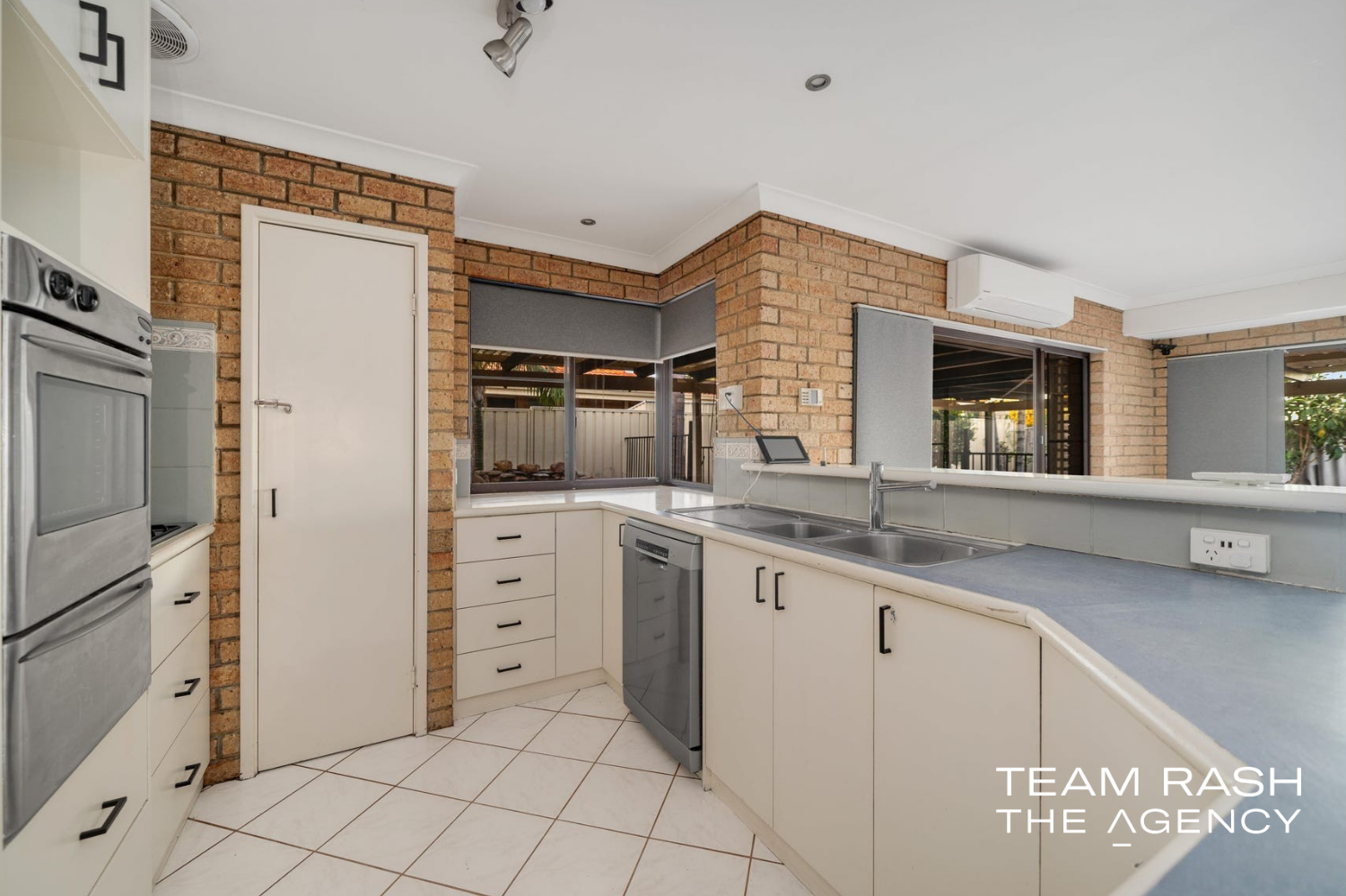 11 BRIGADOON PLACE, Cooloongup WA 6168 - Image 9