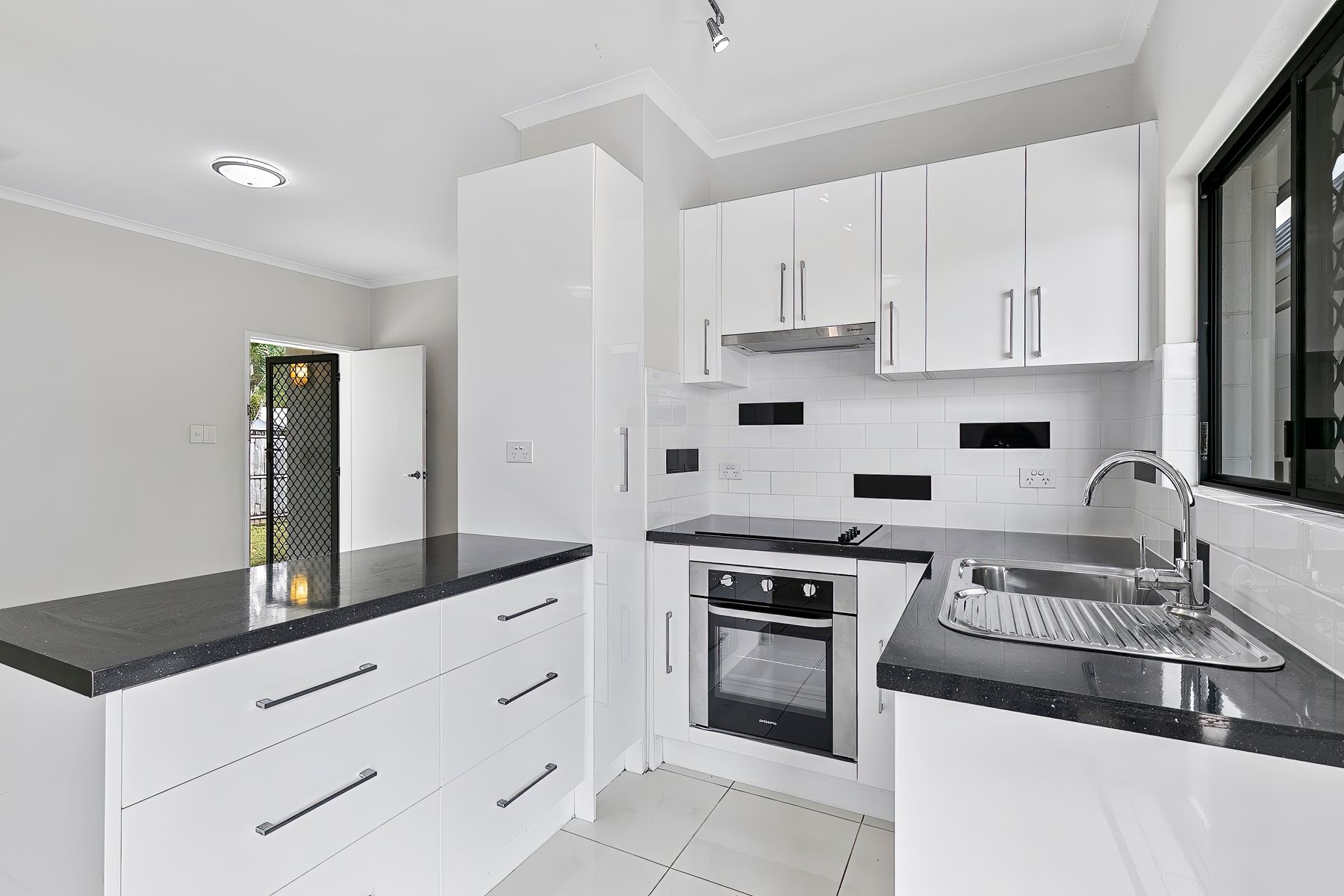 2-bedroom unit at 1 1 SEARY CLOSE, WHITFIELD QLD 4870, Cairns, Queensland