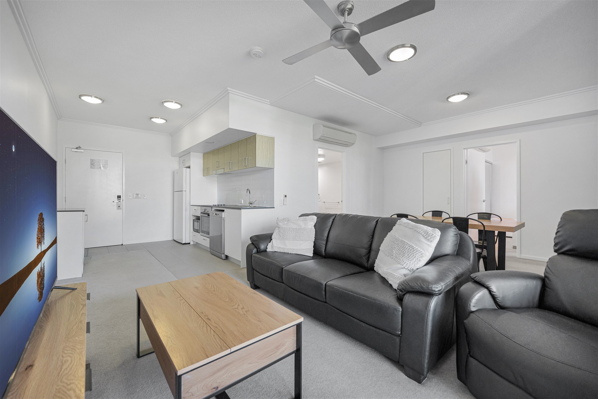 UNIT 411 GLADSTONE CENTRAL PLAZA 52 OAKA LANE, Gladstone Central QLD 4680 - Image 1