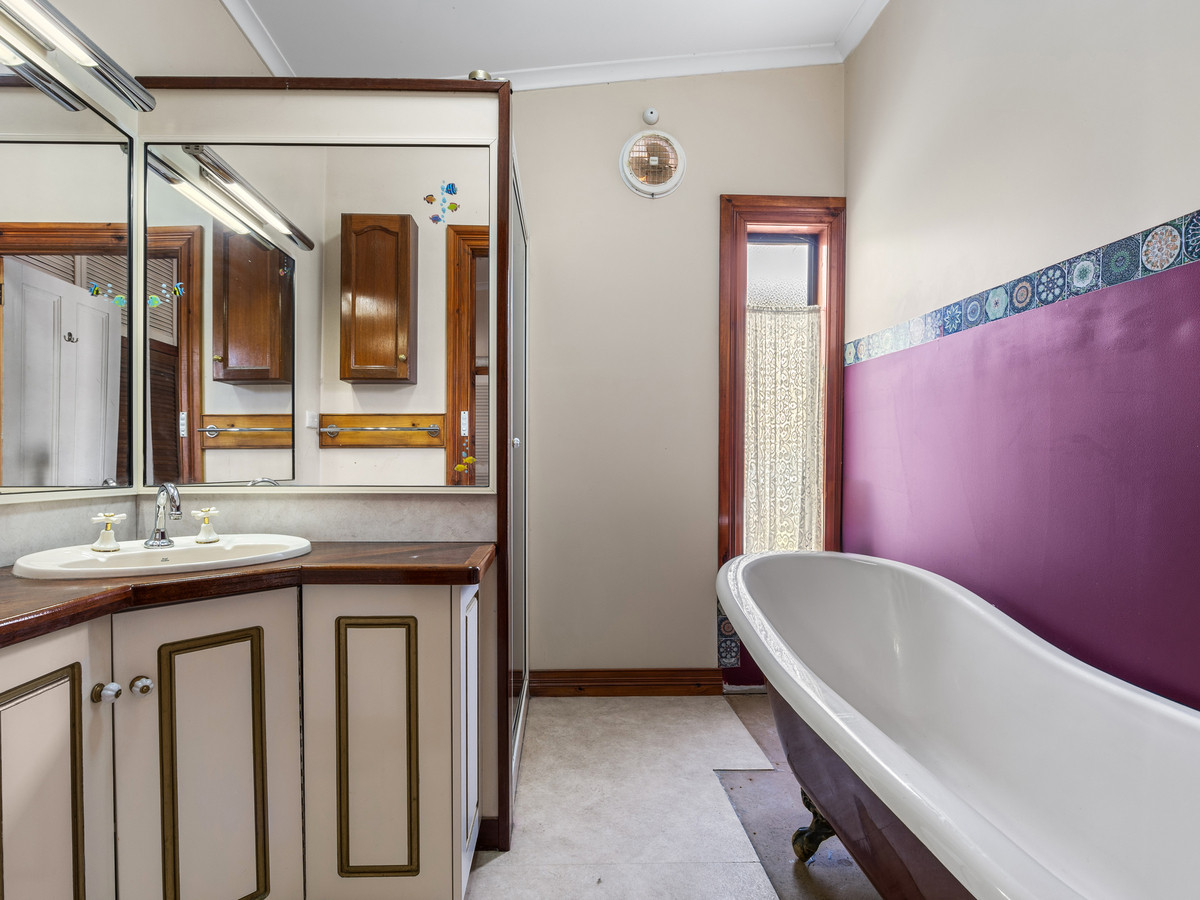 109 Coleraine Road, Hamilton, VIC 3300 - Image 8
