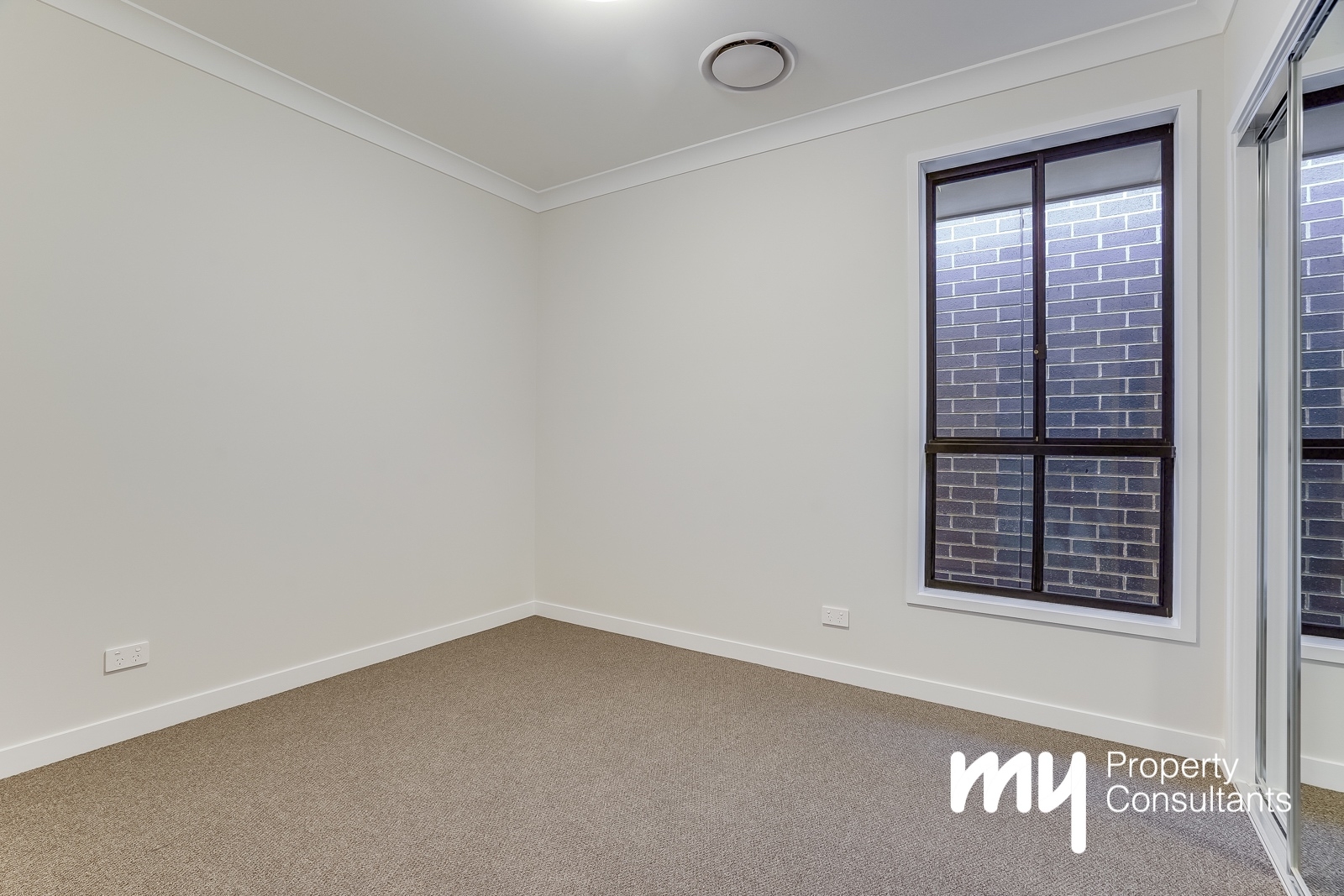 10 Cornforth Crescent, Catherine Field, NSW 2557 - Image 8