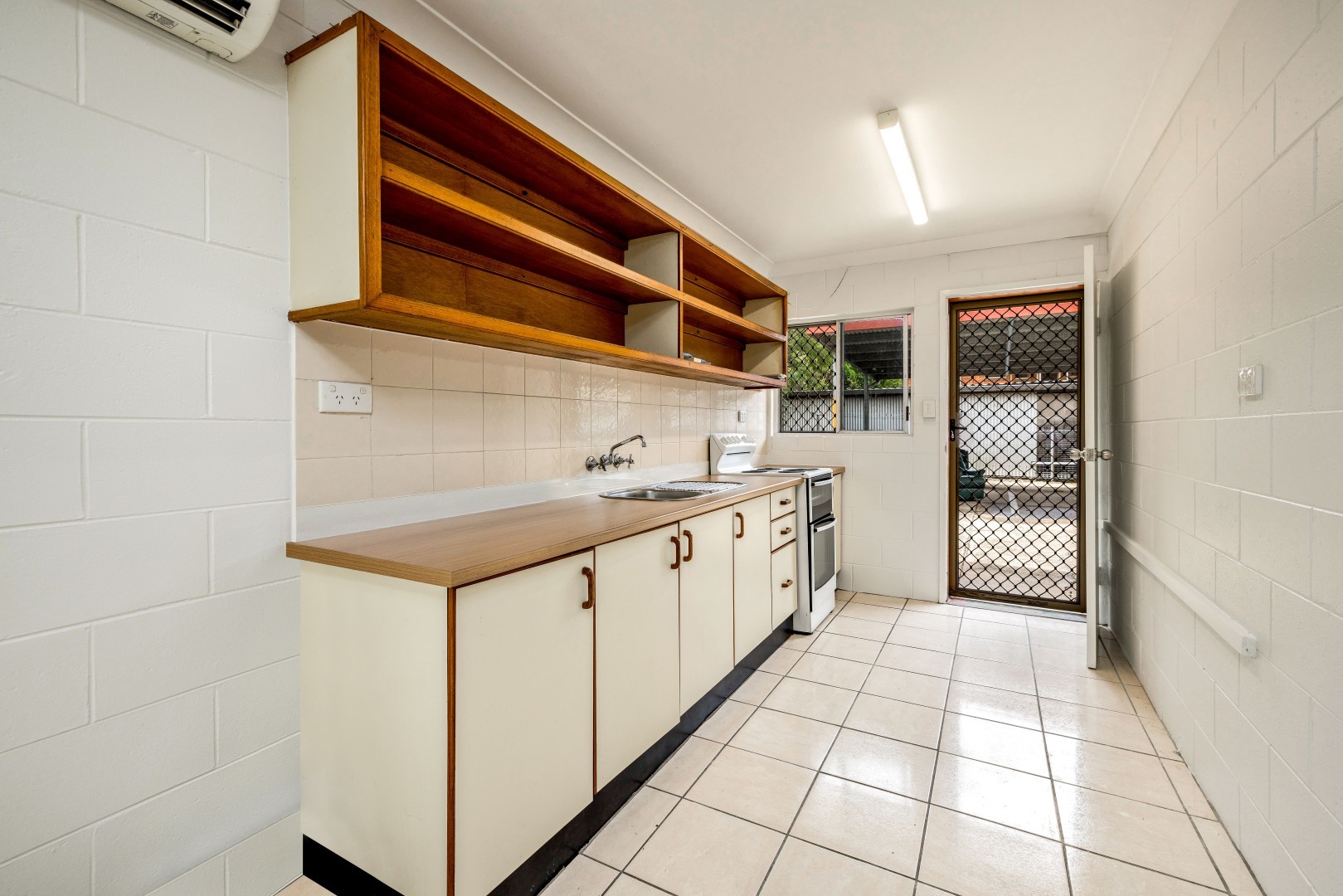 1 18 CURTIN STREET, WESTCOURT QLD 4870 - Image 1
