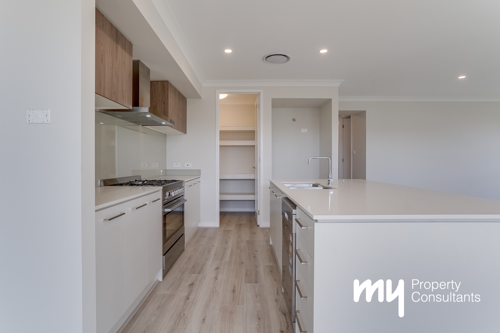 10 Cornforth Crescent, Catherine Field, NSW 2557 - Image 5