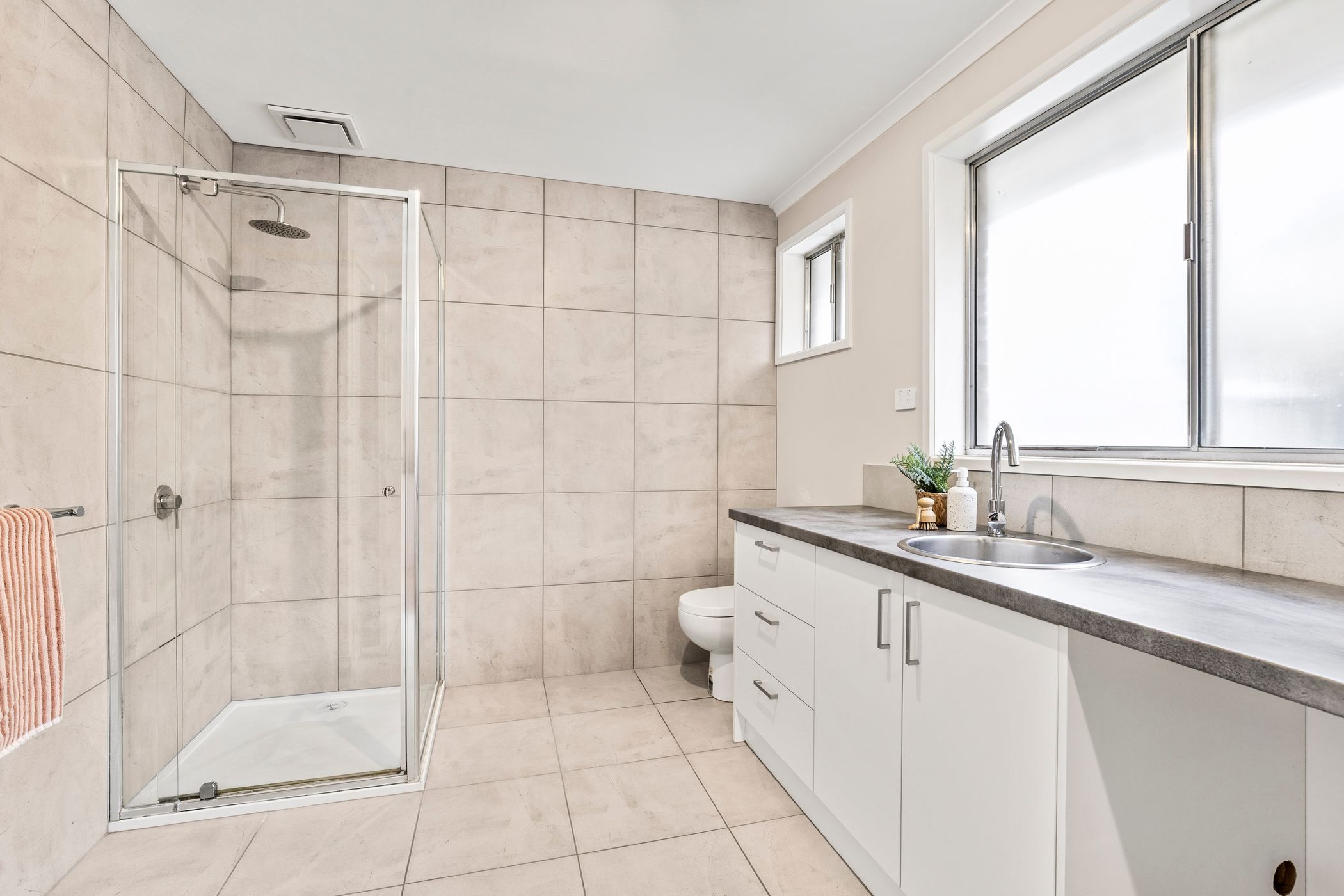 1-bedroom unit at 2/371 High Street, Belmont, VIC 3216, Greater Geelong, Victoria