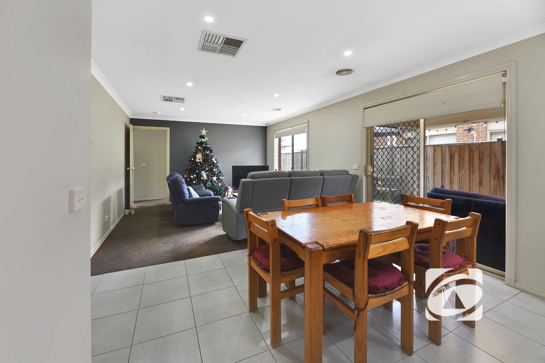 15 Goulburn Street, Cranbourne East, VIC 3977 - Image 9