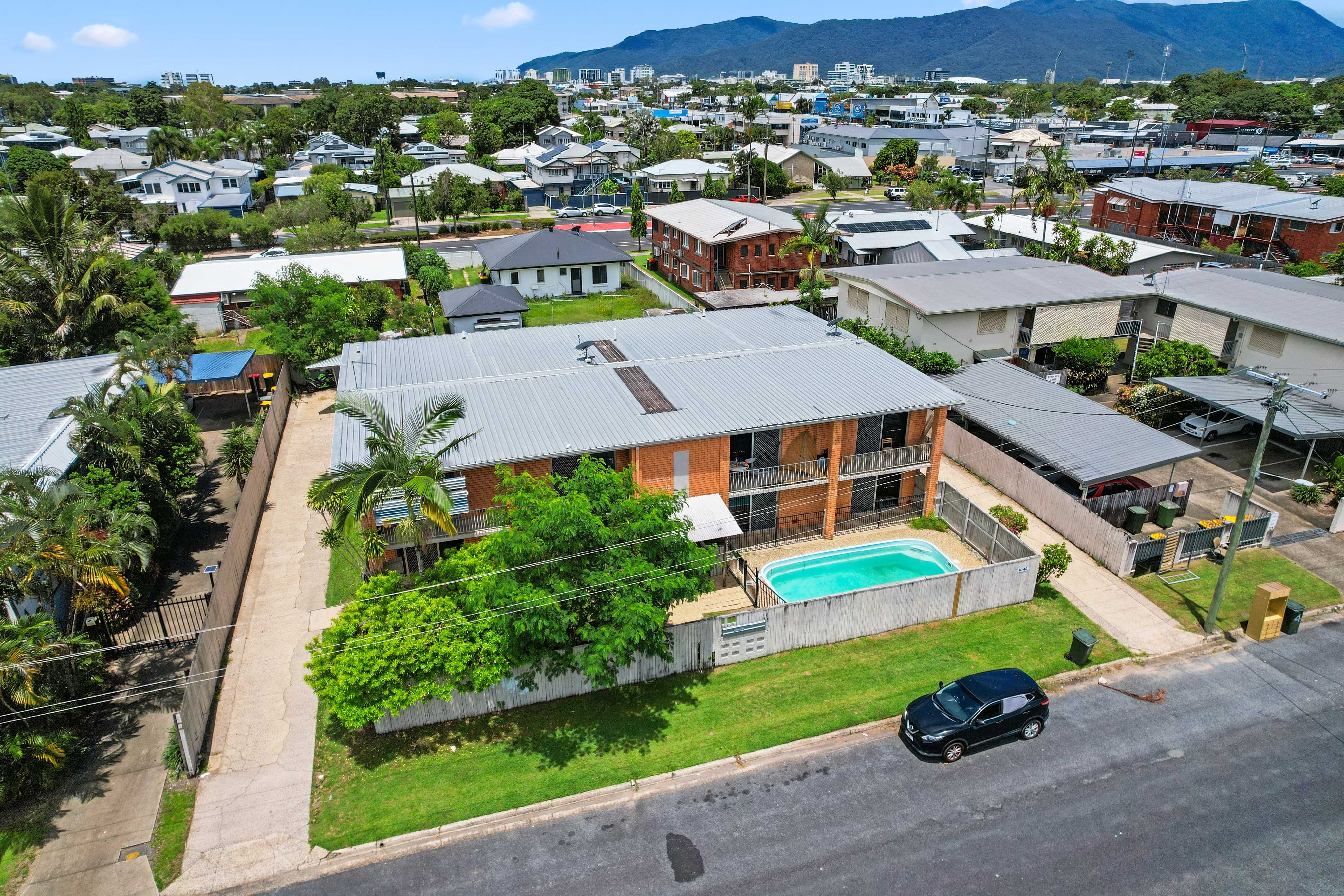 1/10-12 Curtin Street, Westcourt, QLD 4870 - Image 1