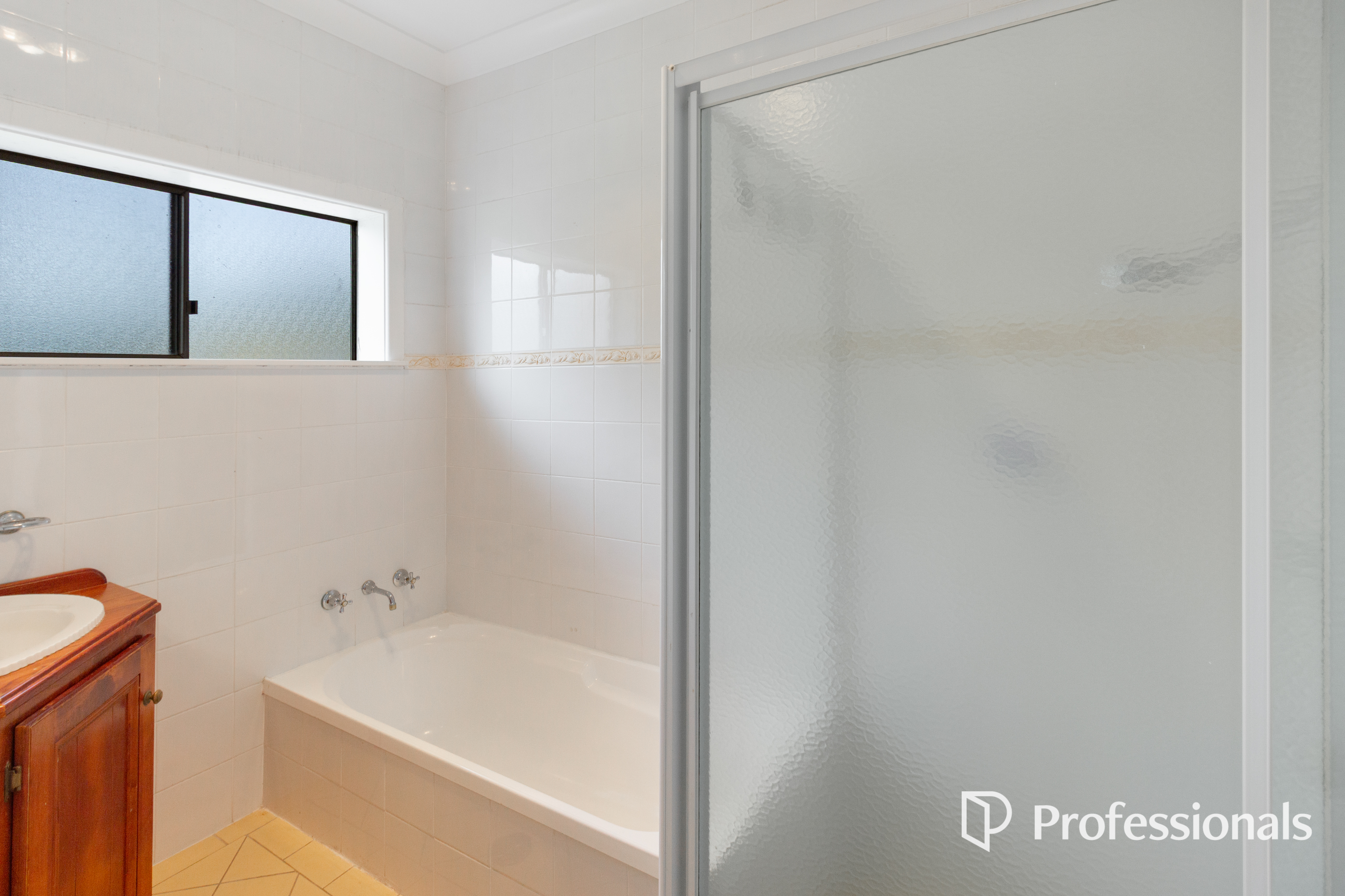 6-bedroom house at 543 Kooringal Road, Lake Albert, NSW 2650, Wagga Wagga, New South Wales